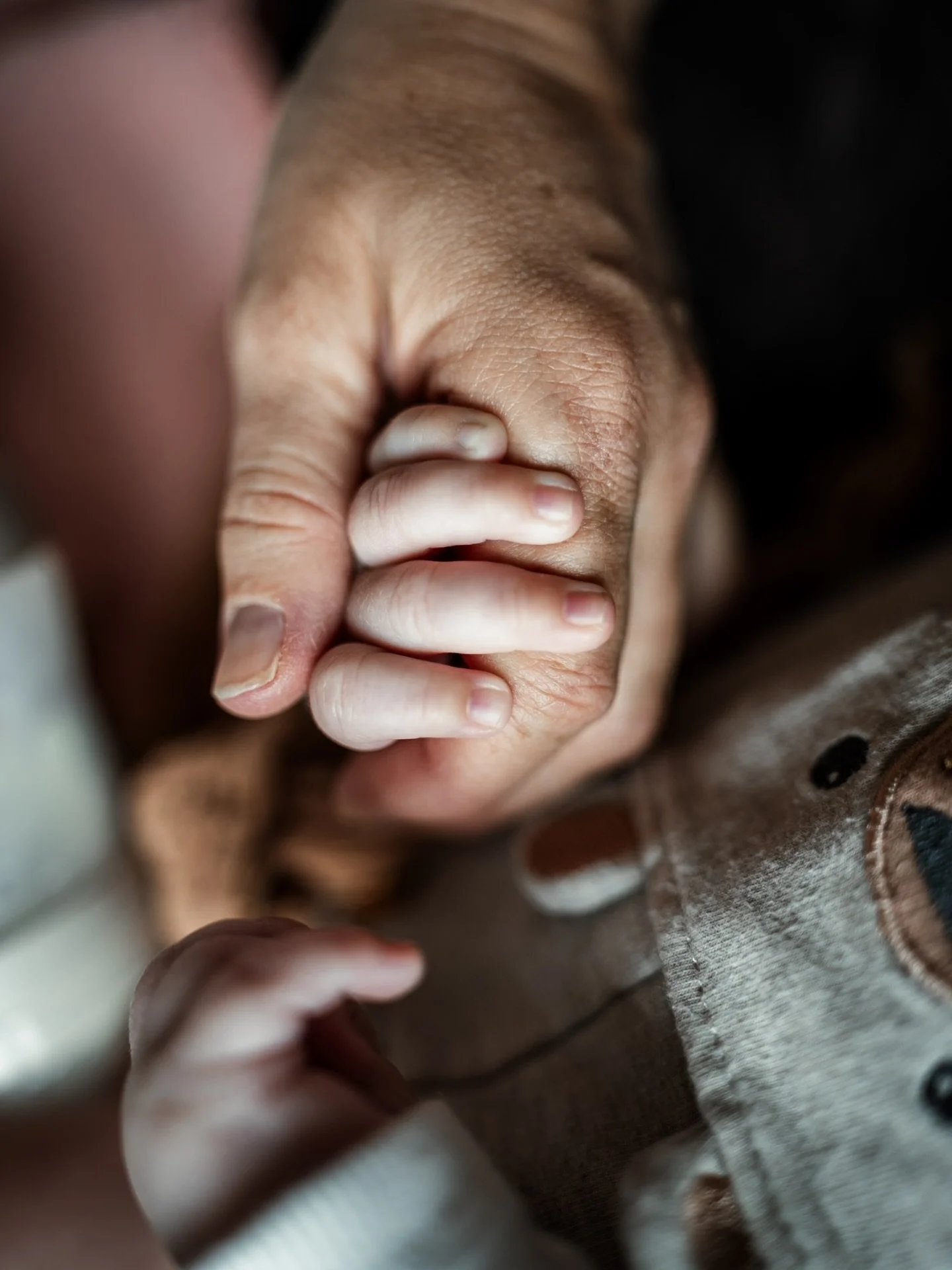 Bisschen Liebe f&uuml;r meine wunderbare Mama-Freundin und ihre Wunder-Twins 🤍 Ich staune immer wieder, wie viel St&auml;rke wir M&uuml;tter immer wieder aufbringen und entwickeln. Und wenn du dich als Mama gerade nicht so f&uuml;hlst, w&uuml;nsche 