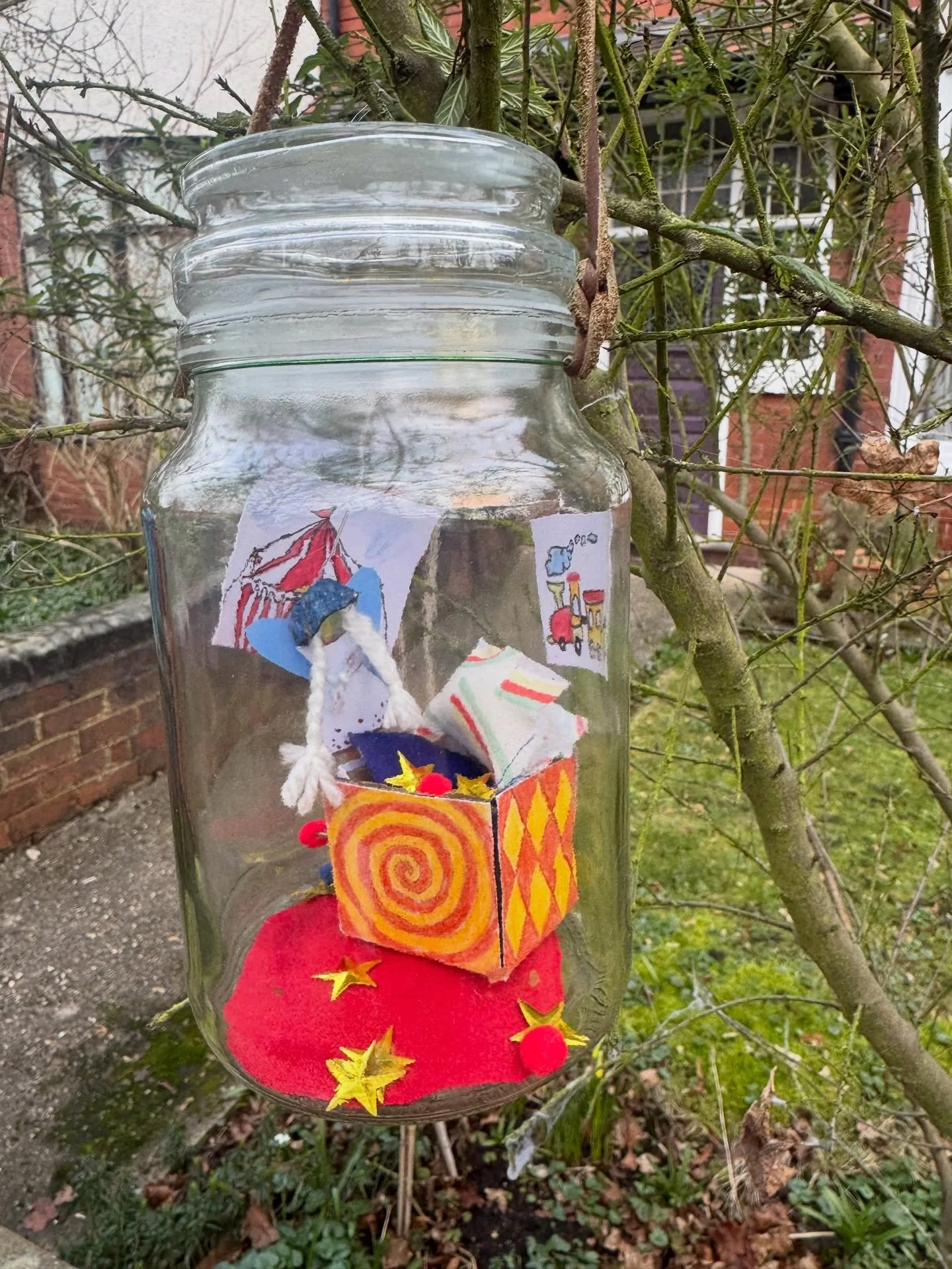 Lots of little fairies, every where you look 🧚🏾🧚&zwj;♀️🧚🏻&zwj;♂️