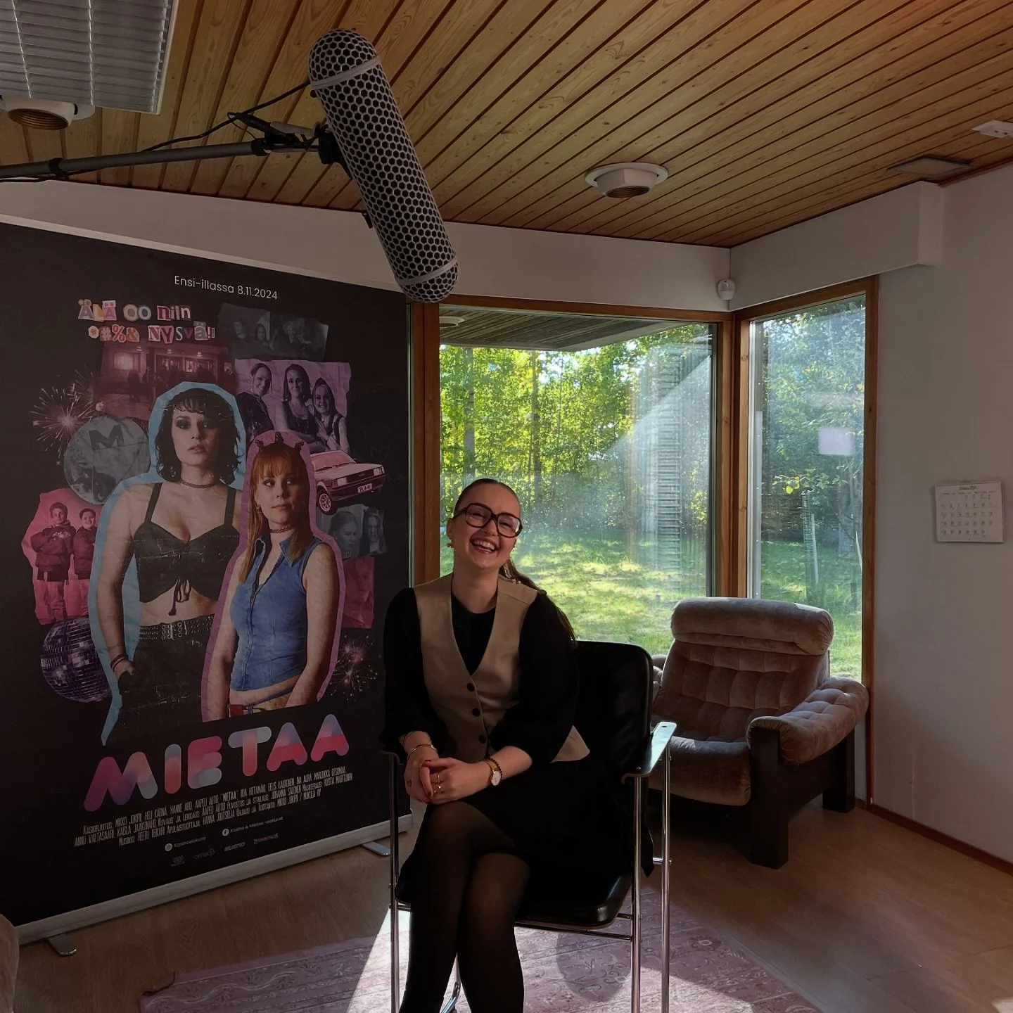 Saatiin juuri purkitettua pieni haastattelu Katjan sek&auml; mun omasta matkasta Kasino ajoilta l&auml;htien. Se tulee katseltavaksi l&auml;hiviikkojen aikana. 
Mietaa saa ensi-iltansa 8.11. joten raivatkaa tilaa kalenterista vapaaksi!🫵🏻🍿🎬 N&auml