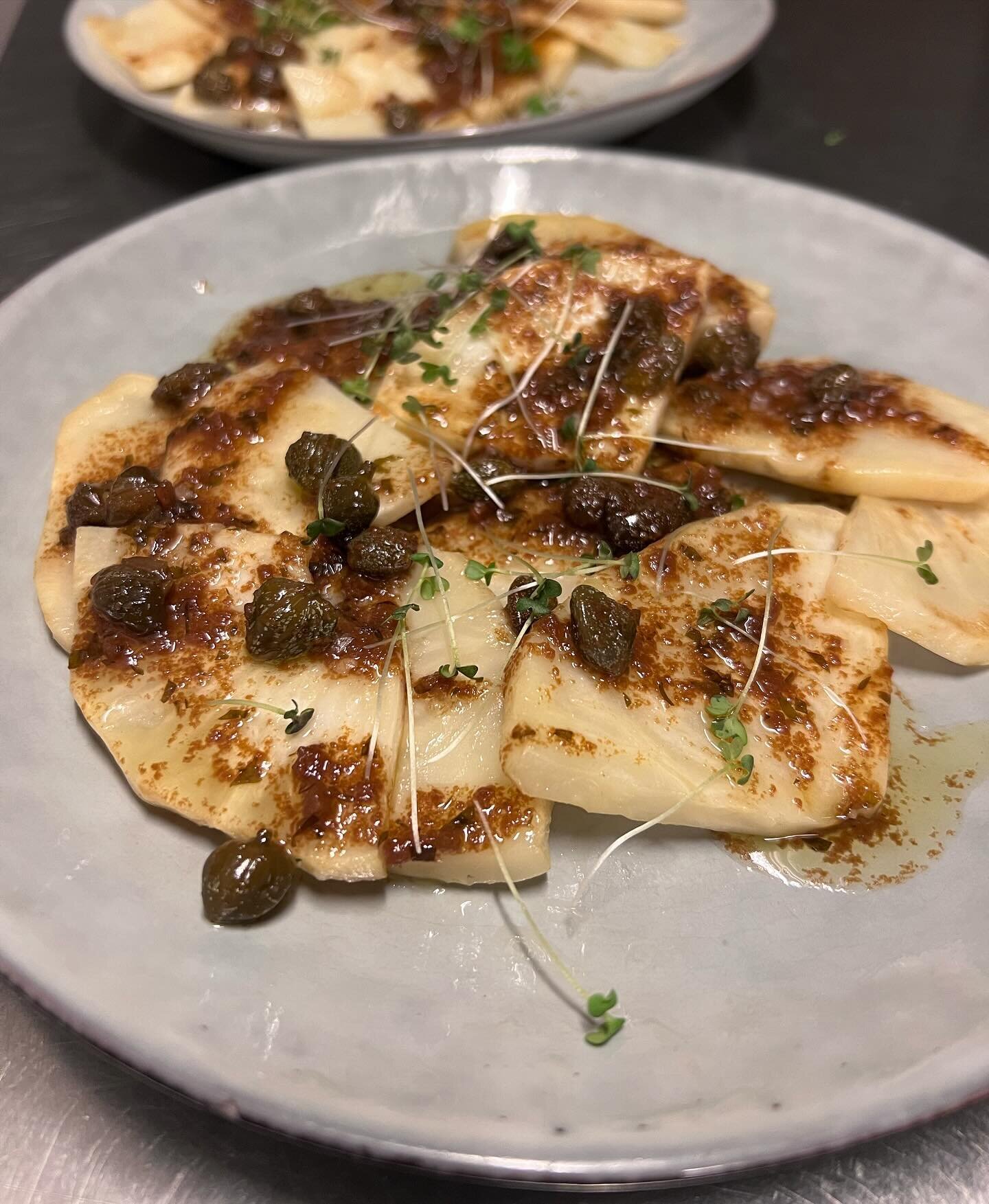 Ofensellerie, Misobutter und Focaccia um die Butterreste aufzuwischen, mehr sage ich nicht, m&uuml;sst ihr selbst probieren.
#zurfischerin #sellerie #miso #focaccia #essen #essenmachtgl&uuml;cklich #essenliebe #foodie #foodphotography #foodblogger #f