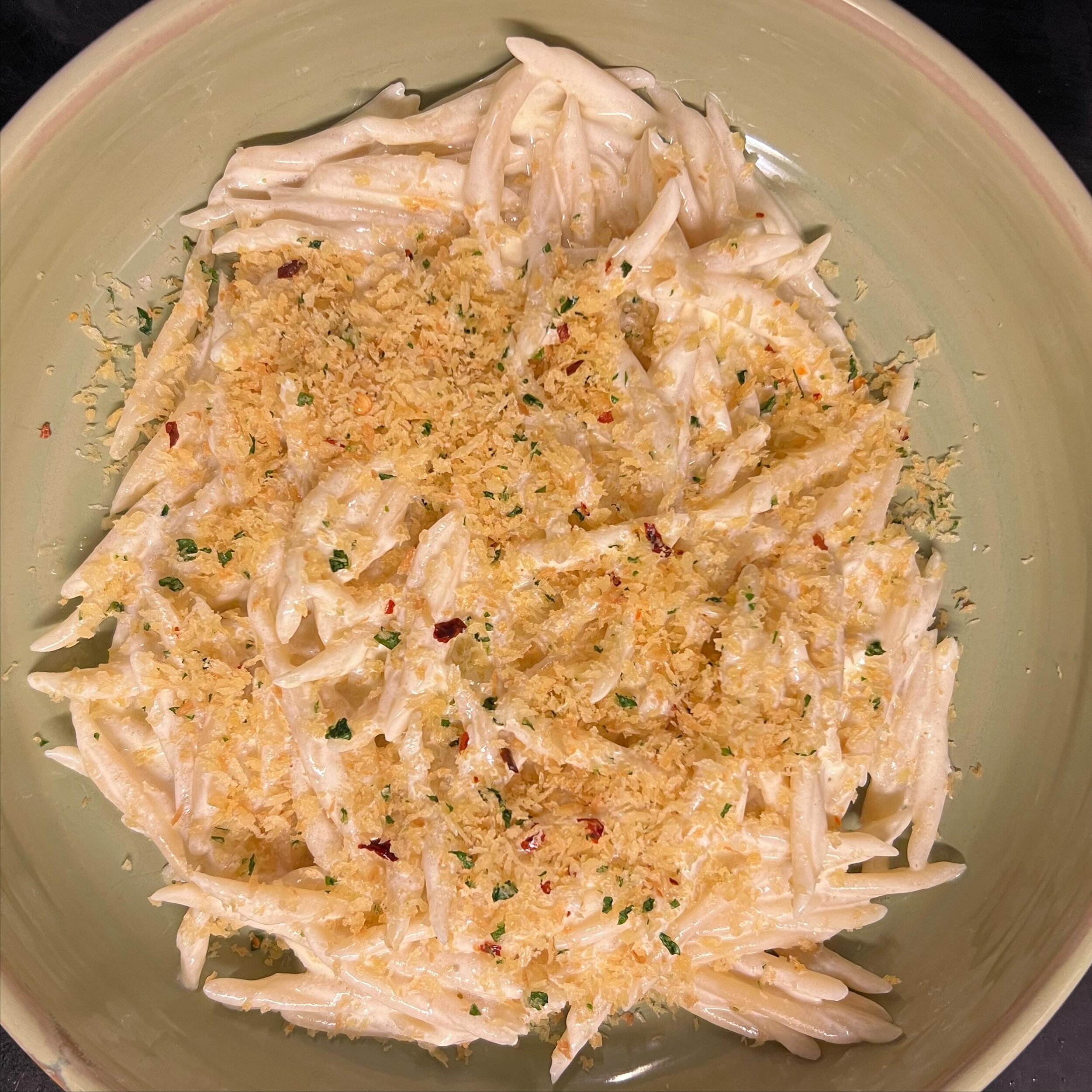 Und zu guter letzt von der noch aktuellen Karte unsere Pasta. Joghurt bissel Knoblauch und paar Br&ouml;sel.
#zurfischerin #pasta #pastalove #pastalovers🍝 #nudeln #food #foodblogger #foodphotography #instagram #instafood #restaurant #lindau