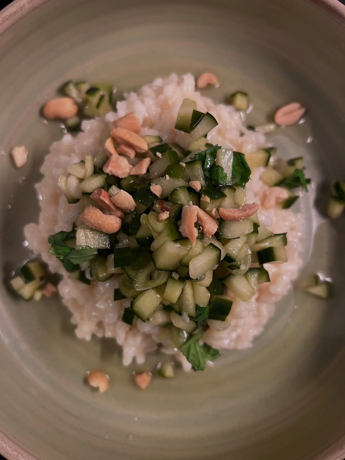 Limetten Risotto, Gurkensalsa, Erdn&uuml;sse 
Das perfekte Sommer Risotto, m&uuml;sst ihr probieren 
#zurfischerin #essen #food #genuss #restaurant #lindau