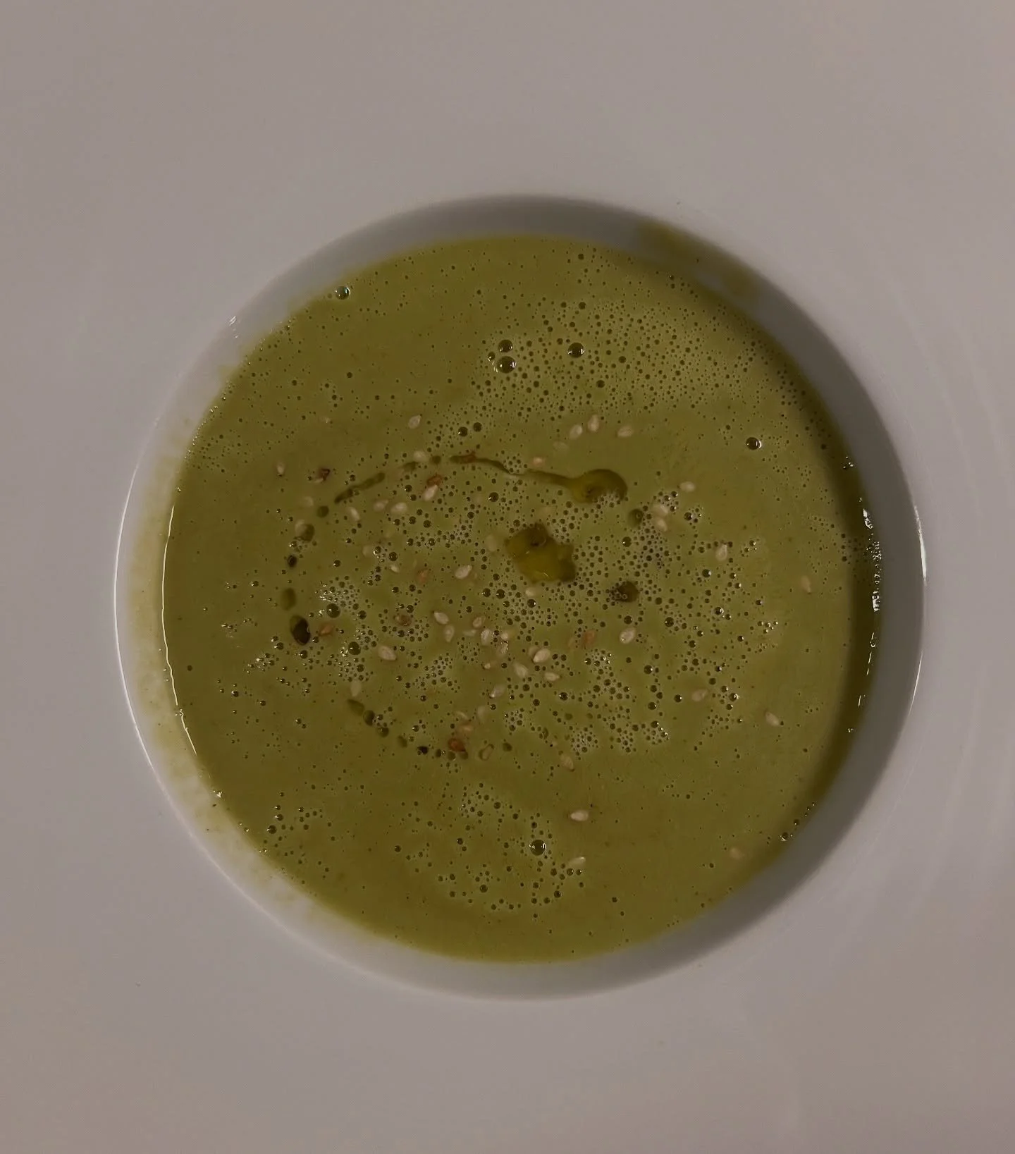 Erbsen Miso Suppe, Sesam&ouml;l, Sesam
Ganz neu auf unserer Karte 
#zurfischerin #food #foodlover #foodblogger #foodies #instagram #instafood #instsgood&hearts;️ #restaurant #lindau