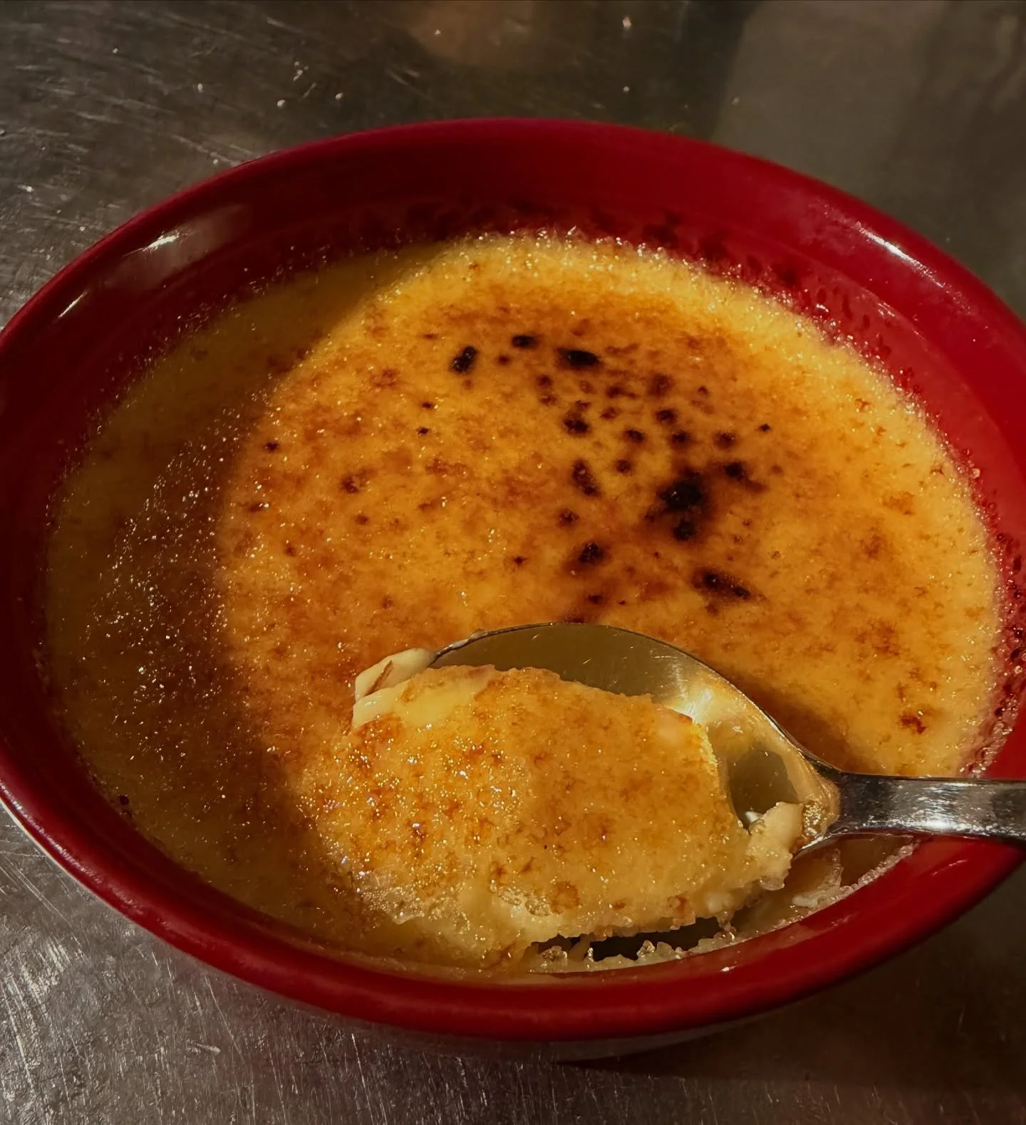 Creme Brulee &hearts;️
#zurfischerin #essenmachtmichgl&uuml;cklich #foodblogger #foodlover #foodsgram #instagram #instagramers #restaurant #lindau