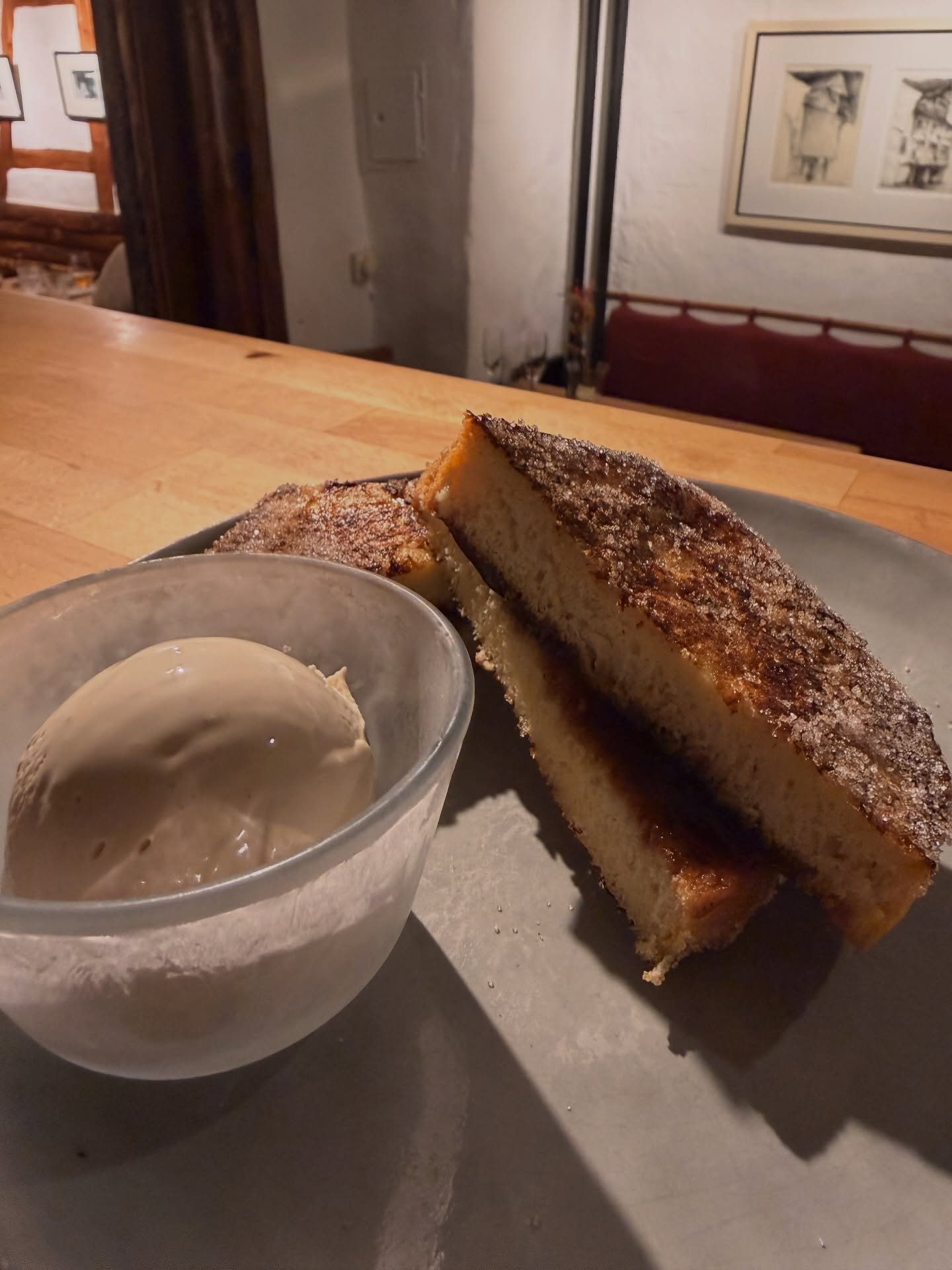 Armer Ritter mit so gutem Vanilleeis 
#zurfischerin #dessert #food #genuss #restaurant