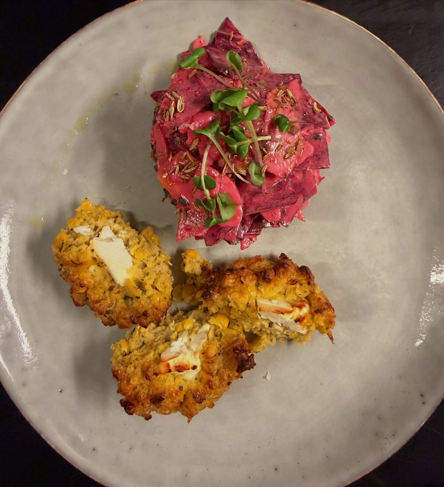 Rote Bete Salat &amp; Maisk&uuml;chlein &hearts;️
#zurfischerin #essen #food #restaurant #instafood