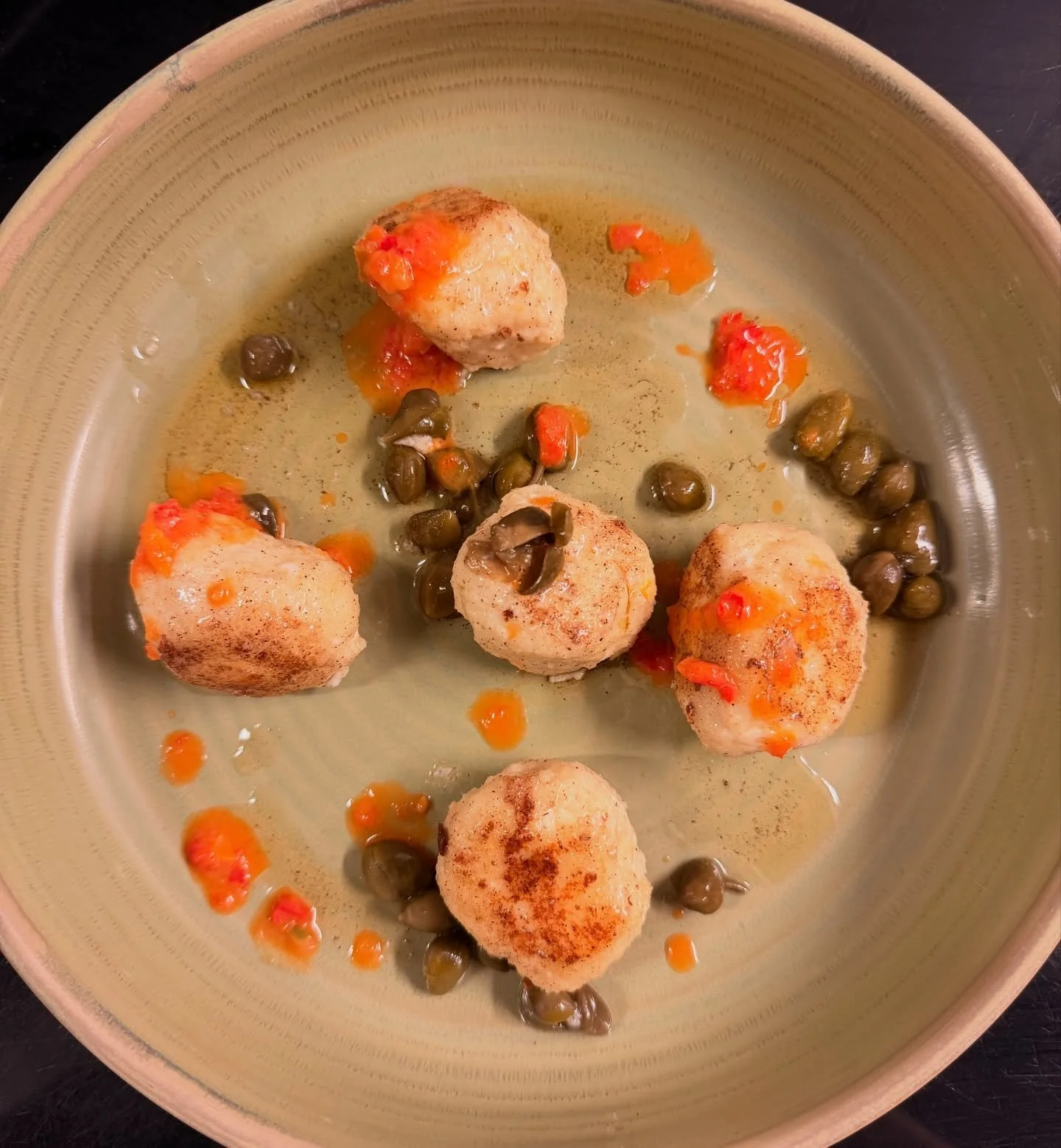 Fetakl&ouml;schen, Zimtbutter, Kapern &hearts;️
#zurfischerin #essen #restaurant #foodlover #genuss