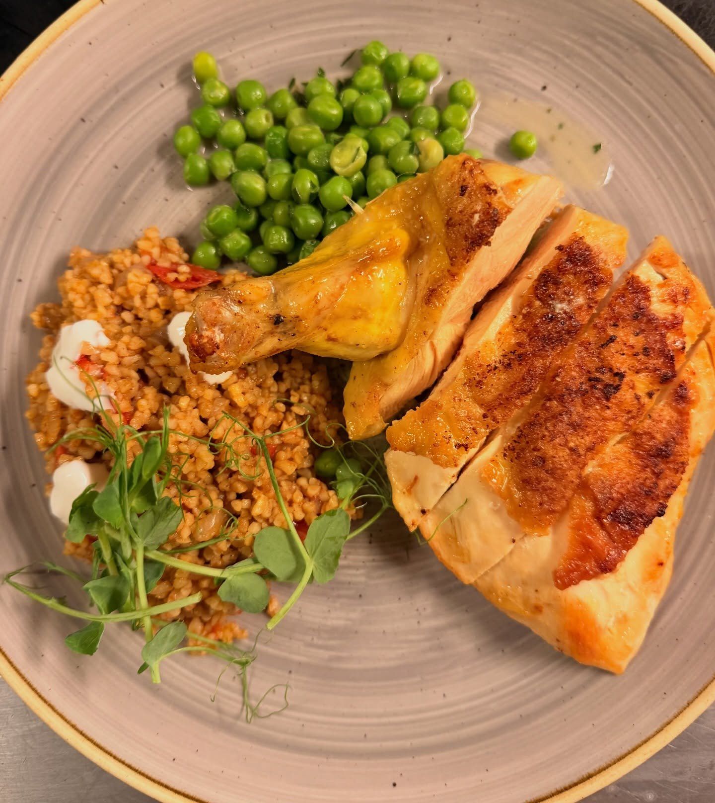 H&auml;hnchen, Bulgur, Erbsen &hearts;️
#zurfischerin #food #essen #foodlover #genuss