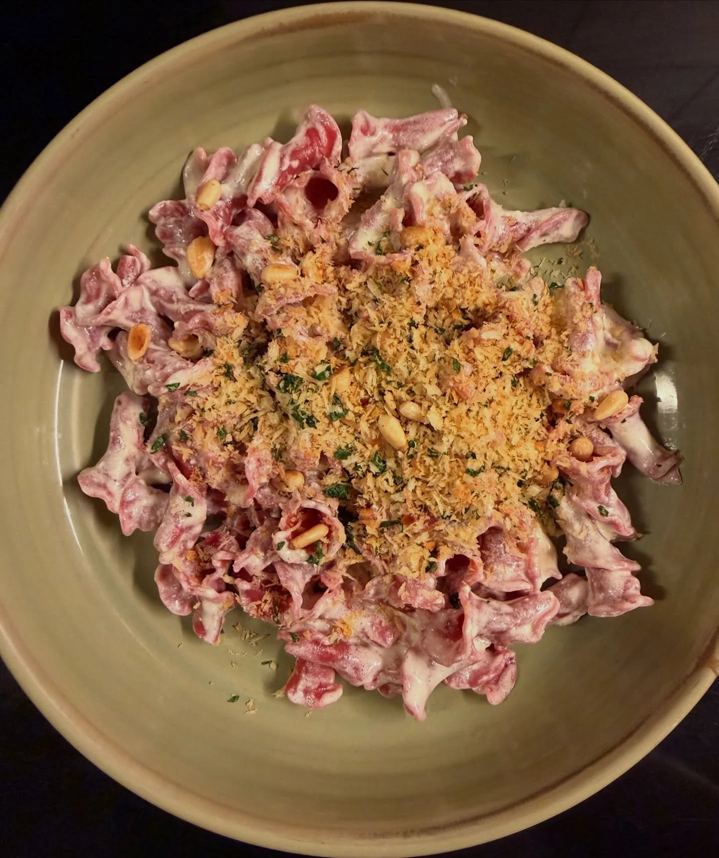 Rote Bete Pasta, Joghurt Sauce, Crumble &hearts;️
#zurfischerin #pasta #pinkpasta #pinkhouse #lindau