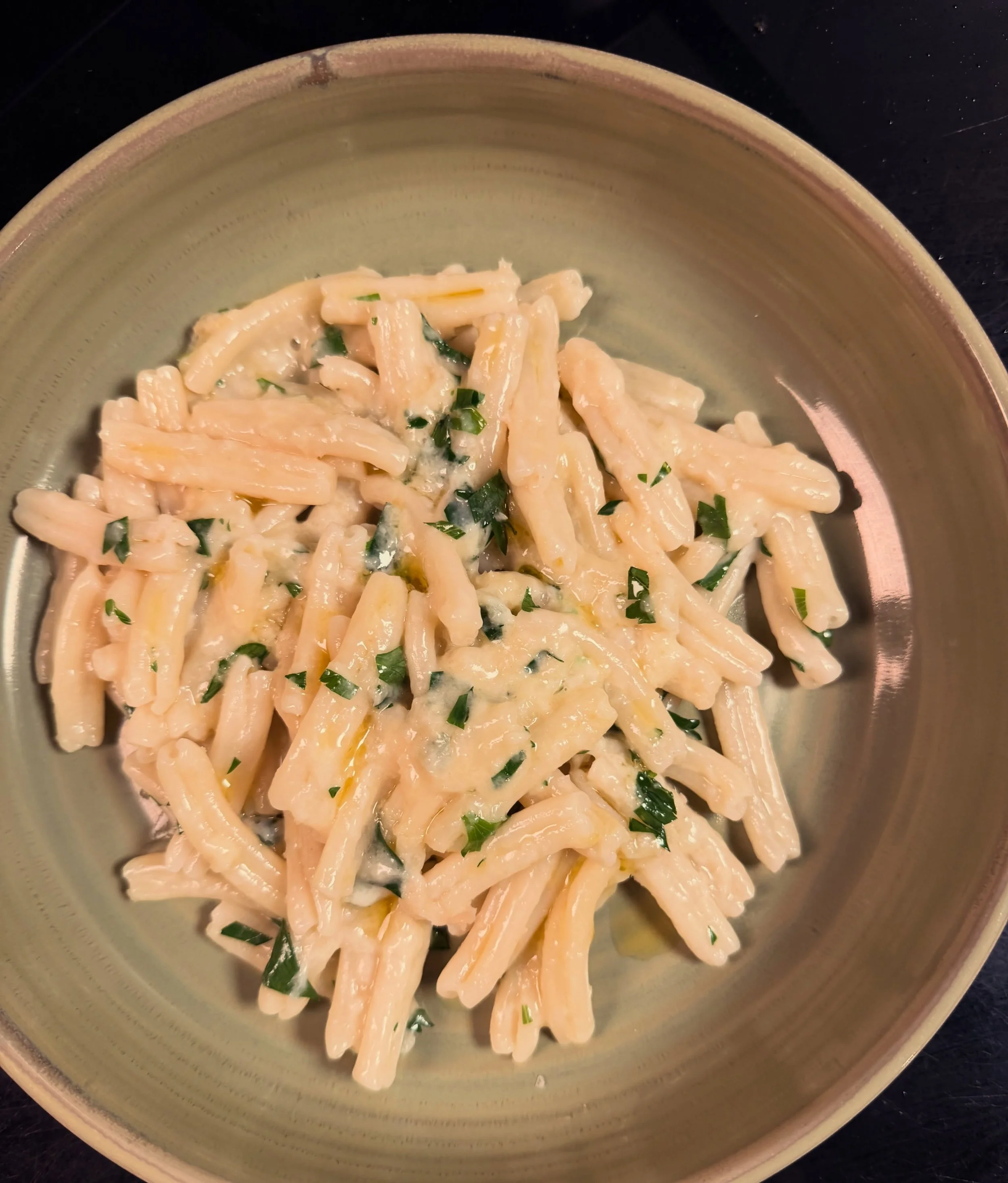 Hausgemachte Pasta, Meerrettich, Pecorino, Butter &hearts;️
#zurfischerin #essen #food #genuss #restaurant