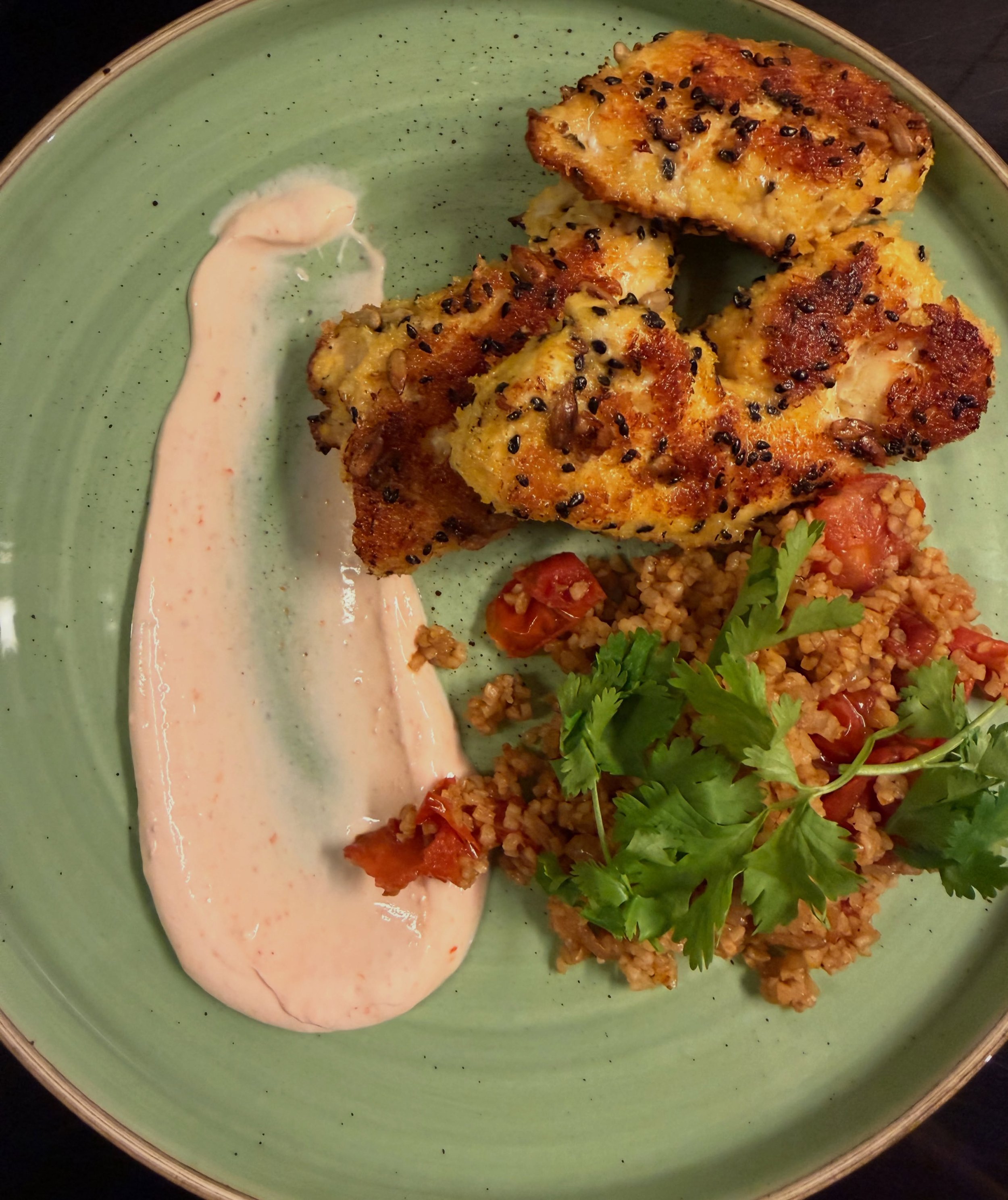 H&auml;hnchen, K&ouml;rner Kruste, Tomaten Bulgur 
#zurfischerin #essen #food #restaurant