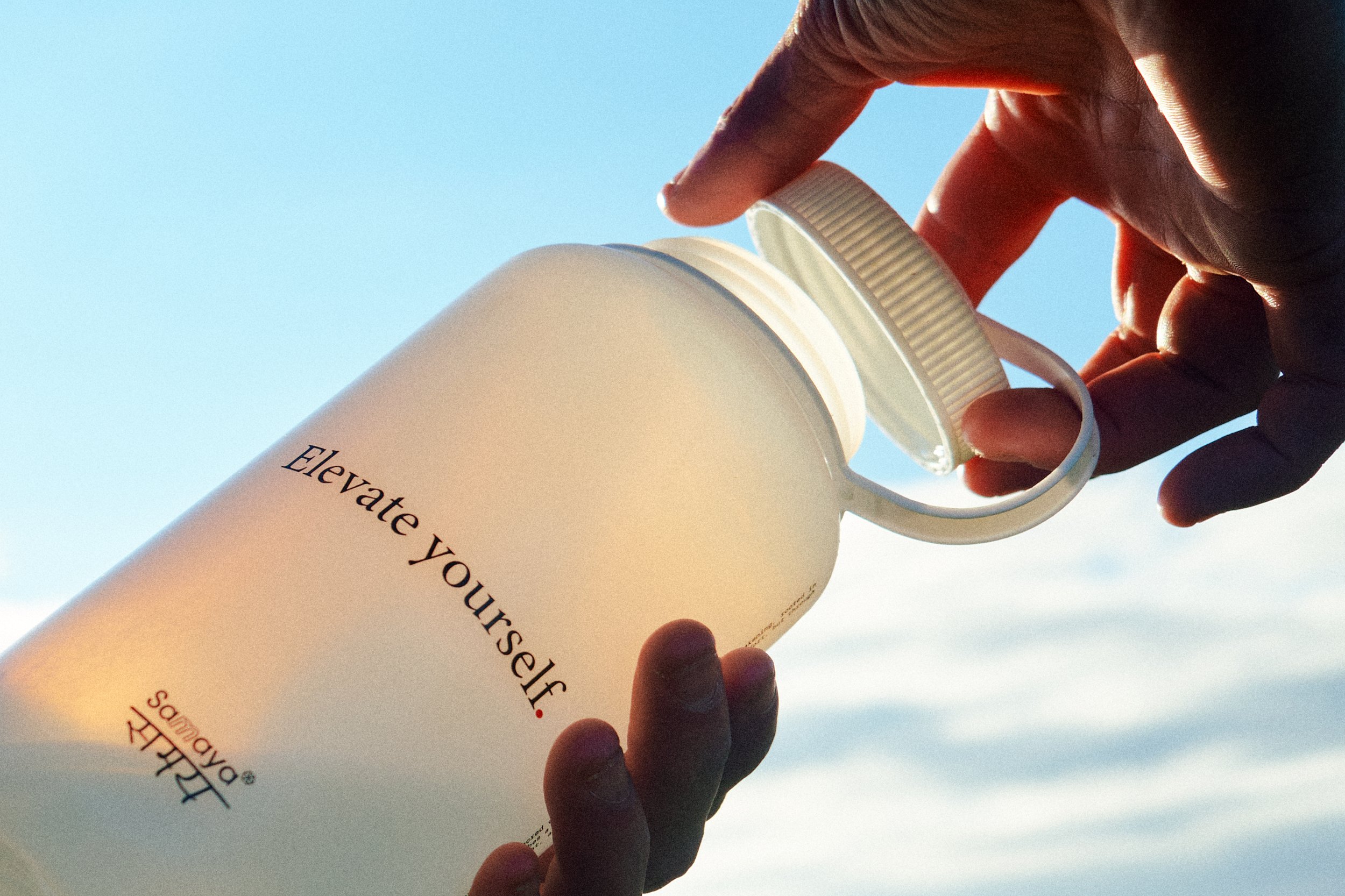 SAMAYA_GC_SS26-Smart2-0 215-Nalgene_002 white.jpg