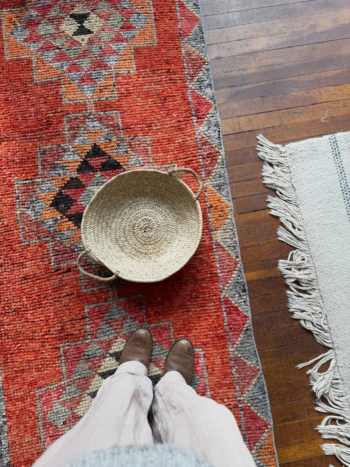 One more week left to grab a beautiful gift from Fealty before Christmas ✨ 

We will be open our normal hours Dec 18 - 20th &bull; 10 am - 4 pm 

Ash Grove&rsquo;s Christmas parade is December 20th! Come enjoy the festivities and pop in to say hi 🫶?