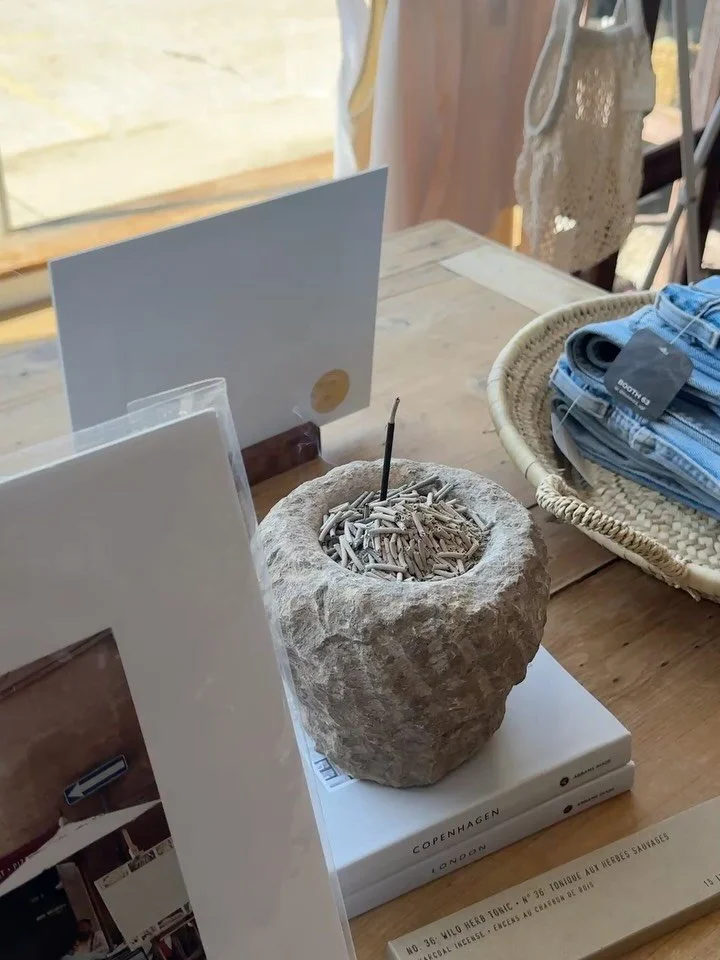 Saturdays at Fealty 🌞

Open Thu-Sat
10 am - 4 pm 
Always online at fealtystudio.com