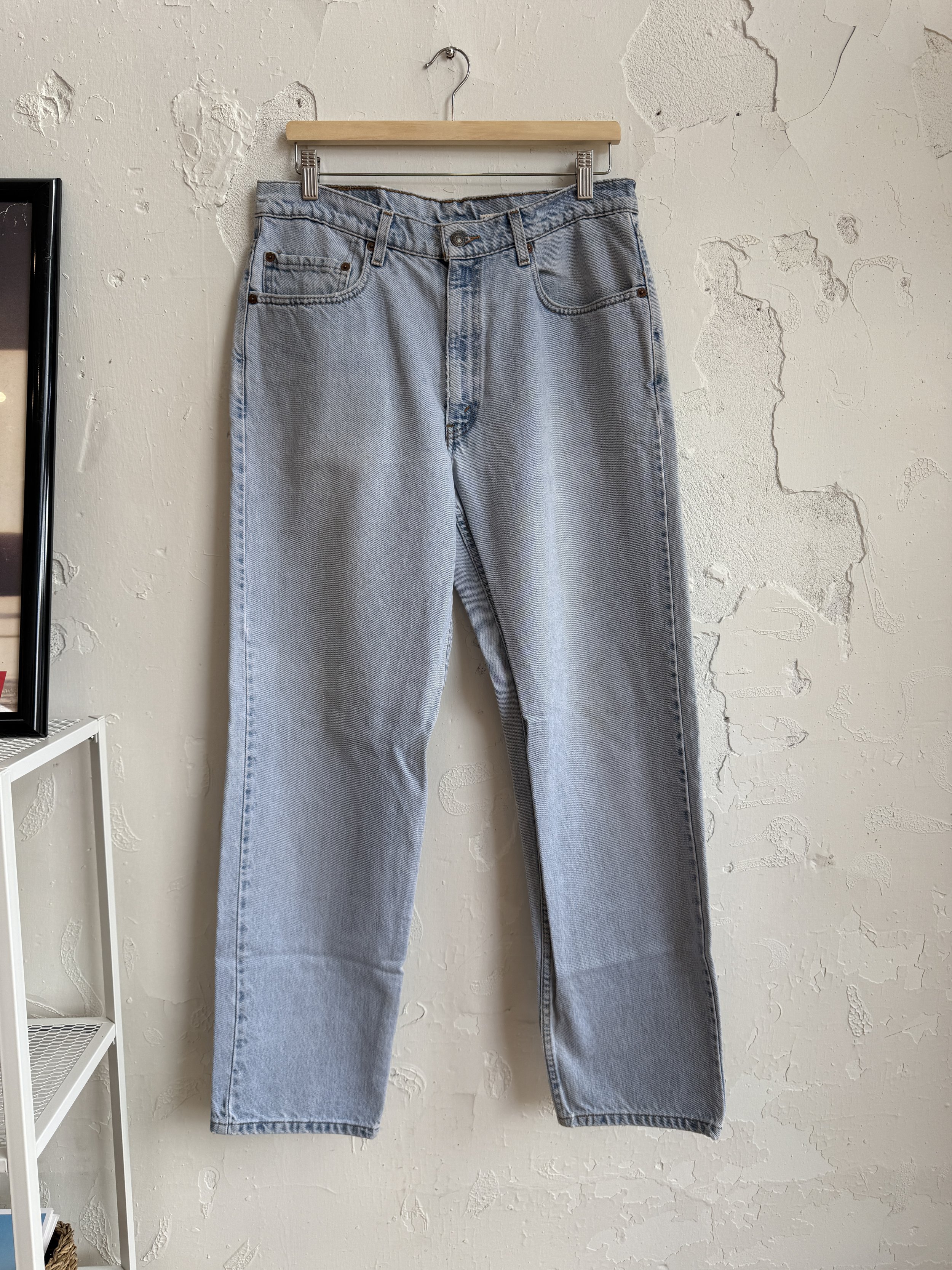 vintage levi's 550 light blue jeans - Size 32"