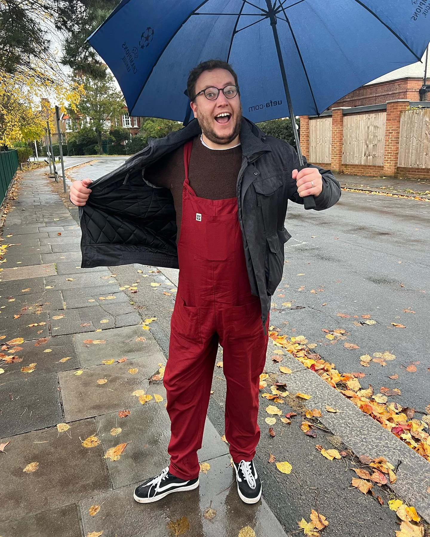 Papped in dungarees by @sladegabriella