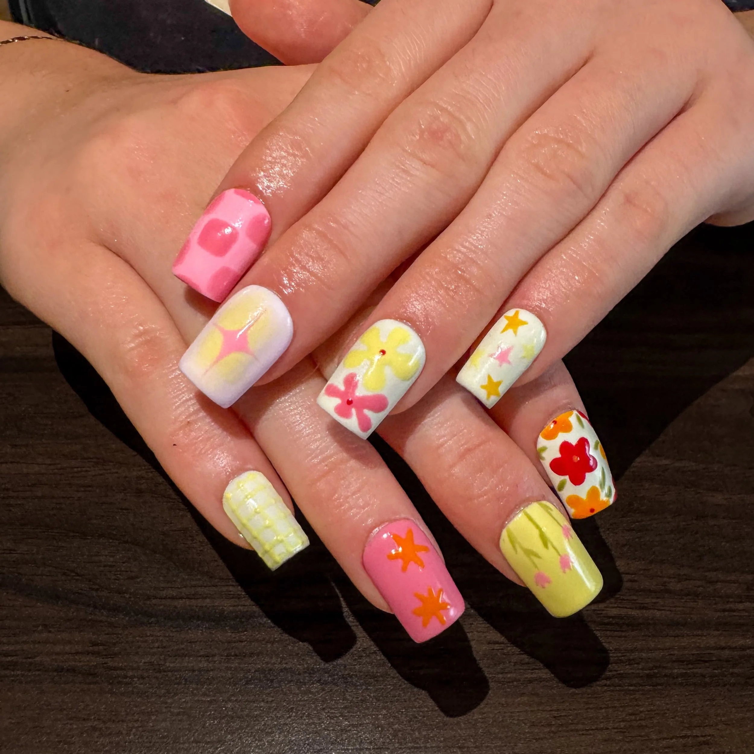 hand reveal 🫣 lmk if anyone is interested in press ons as well 🙂&zwj;↕️🙂&zwj;↕️