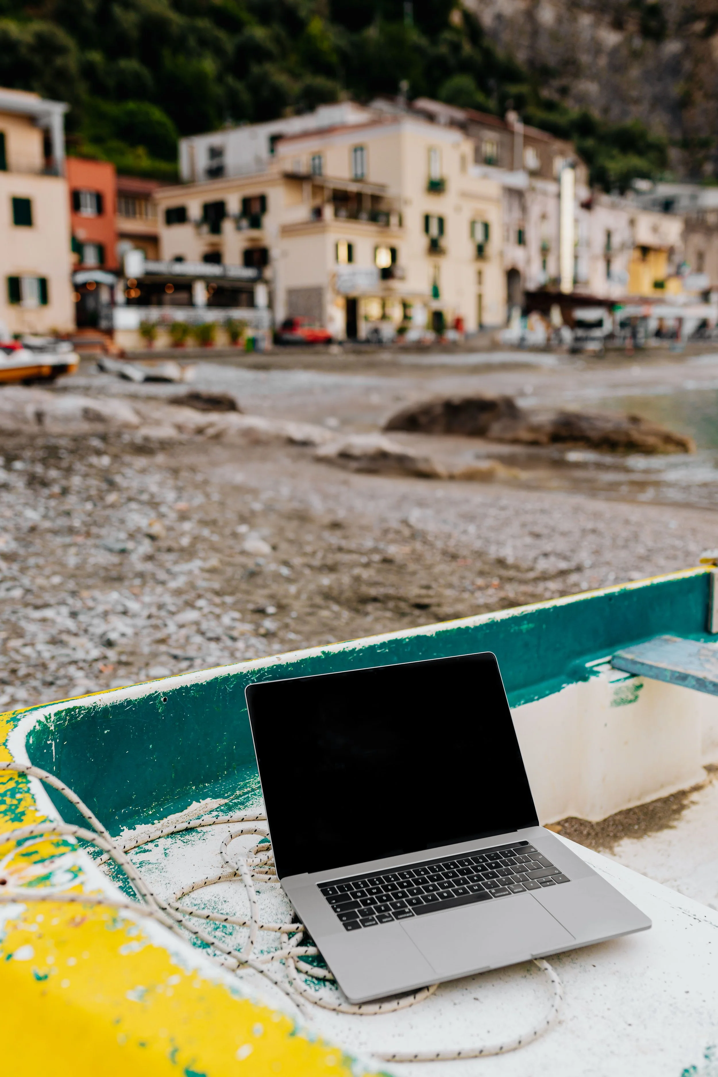 kaboompics_macbook-laptop-on-a-small-yellow-boat-on-the-beach-12835.jpg
