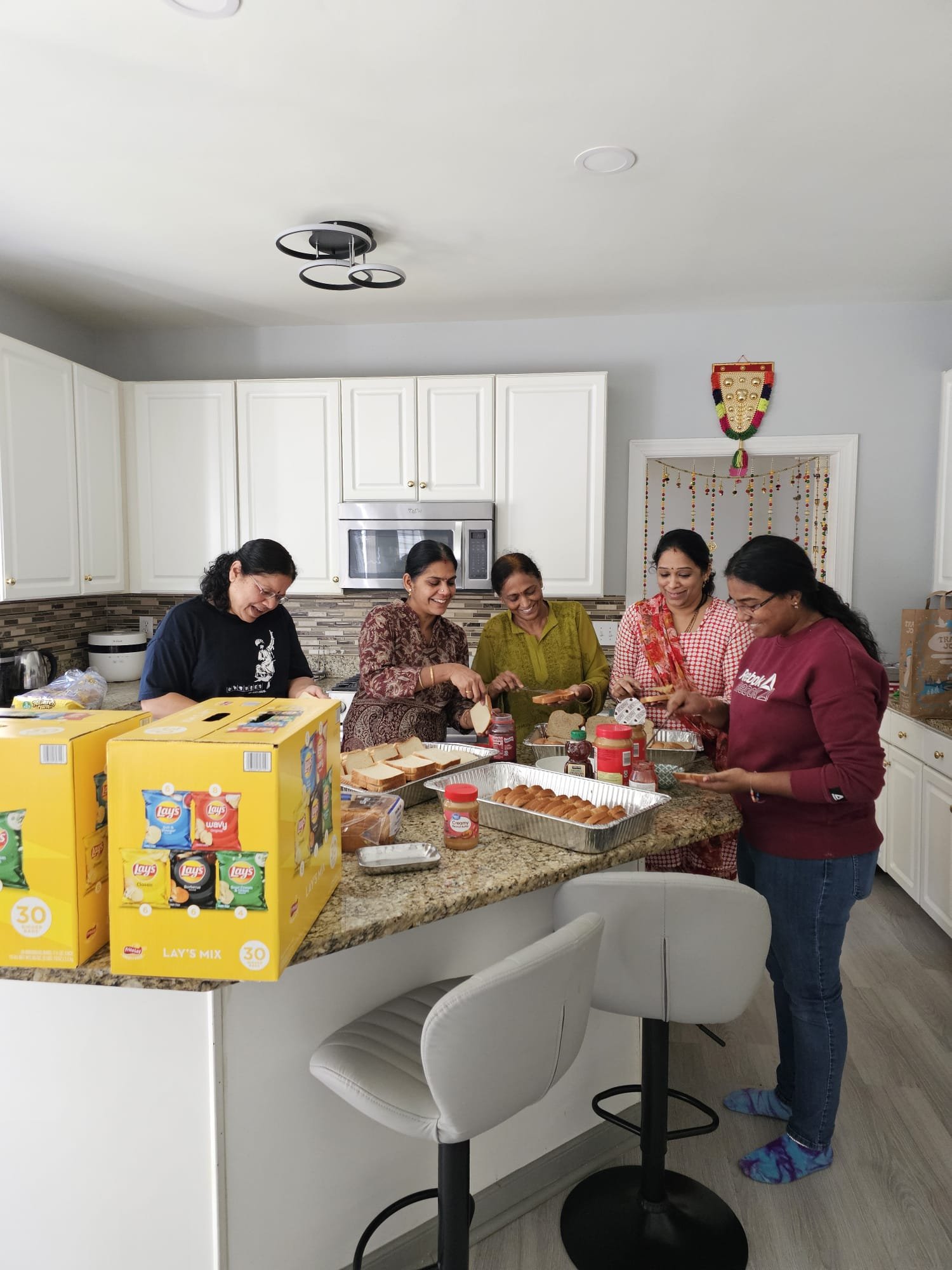 Virginia Volunteers Spread Christmas Cheer with Food Drive