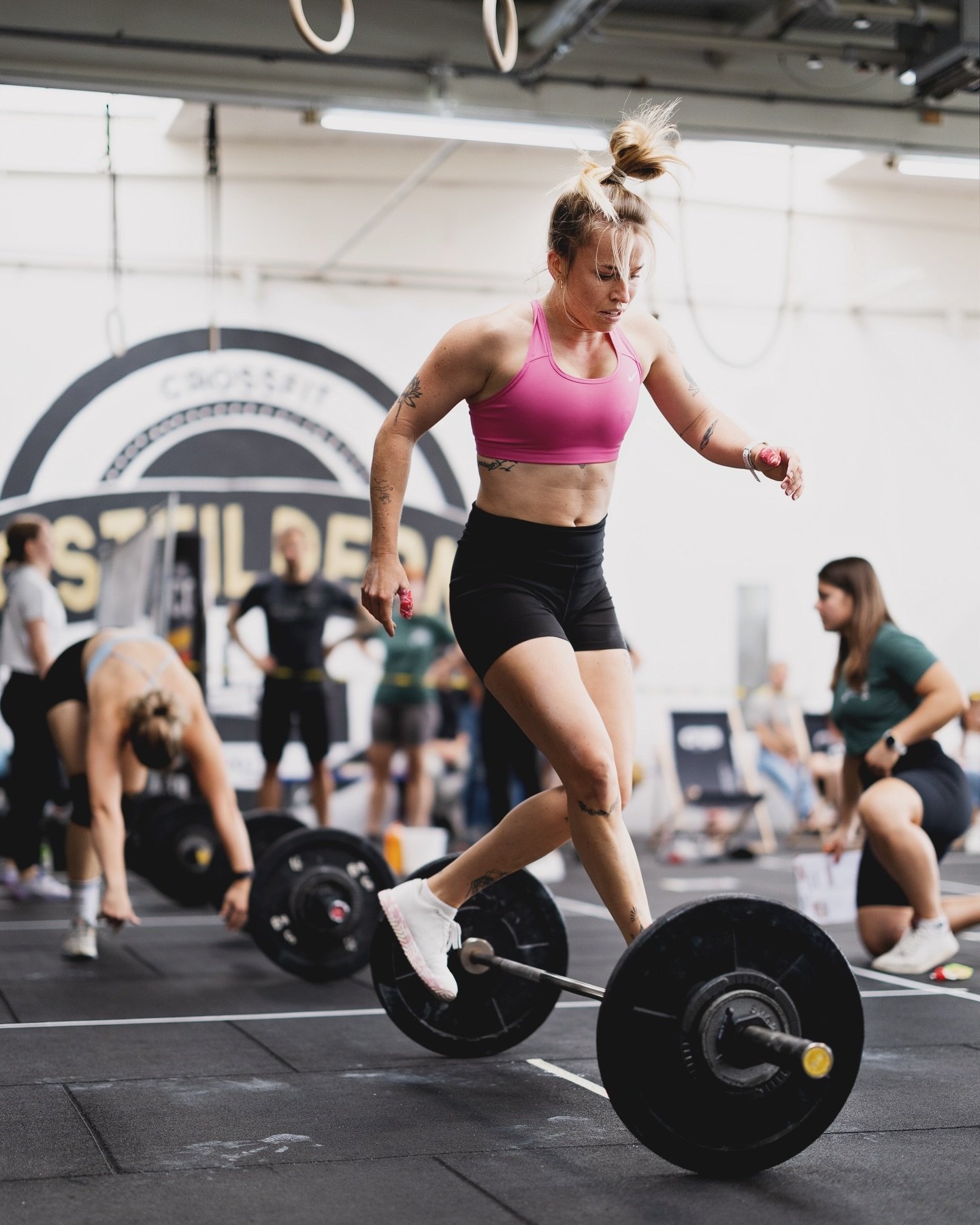 A competition weekend to remember 🫰🏻
Thanks to @crossfitostfildern and special thanks to the dream trio 🧡 #werisebyliftingothers