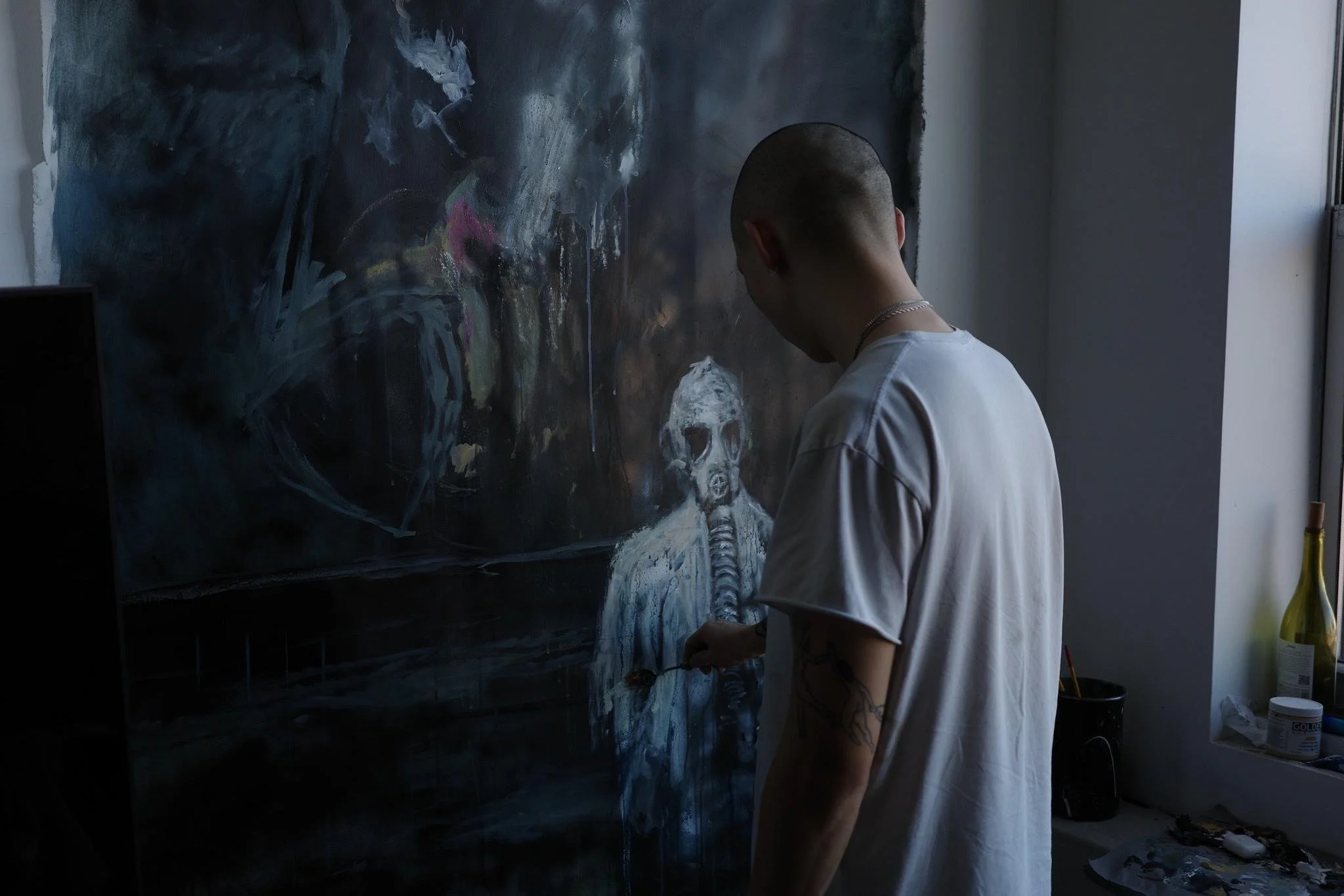 Tino Park, a contemporary painter, working in the relaispunkt Brooklyn artist studio