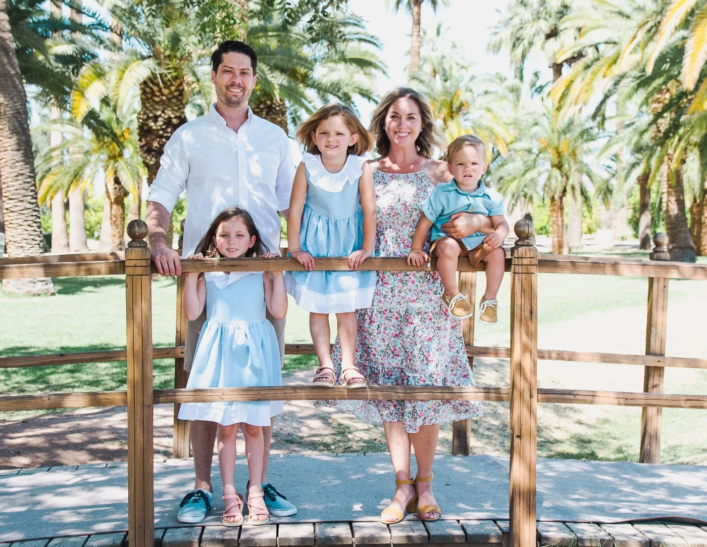 Portland-oregon-photographer-family-in-a-park.jpg