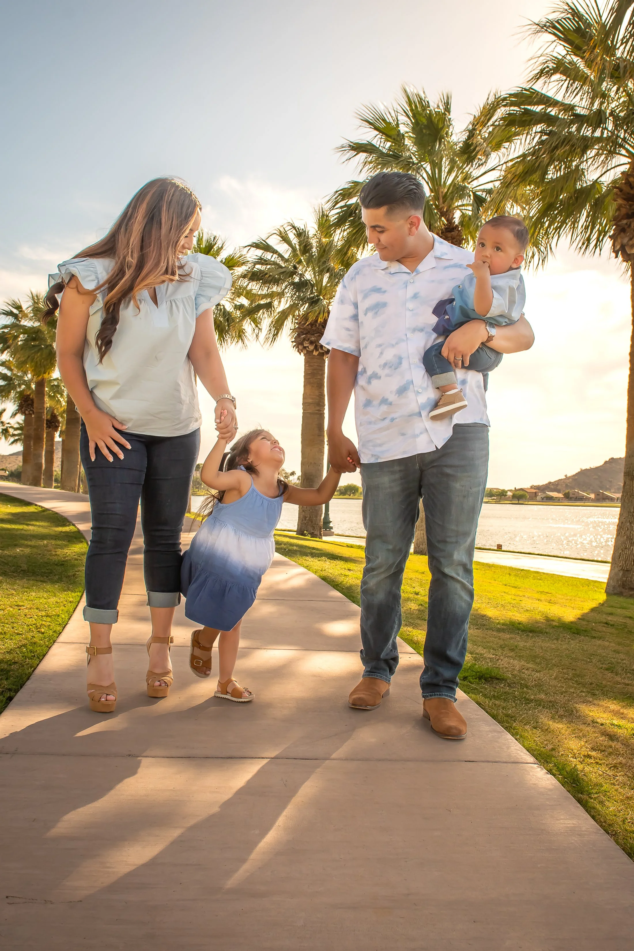 Portland-oregon-family-photographer-in-a-park.jpg