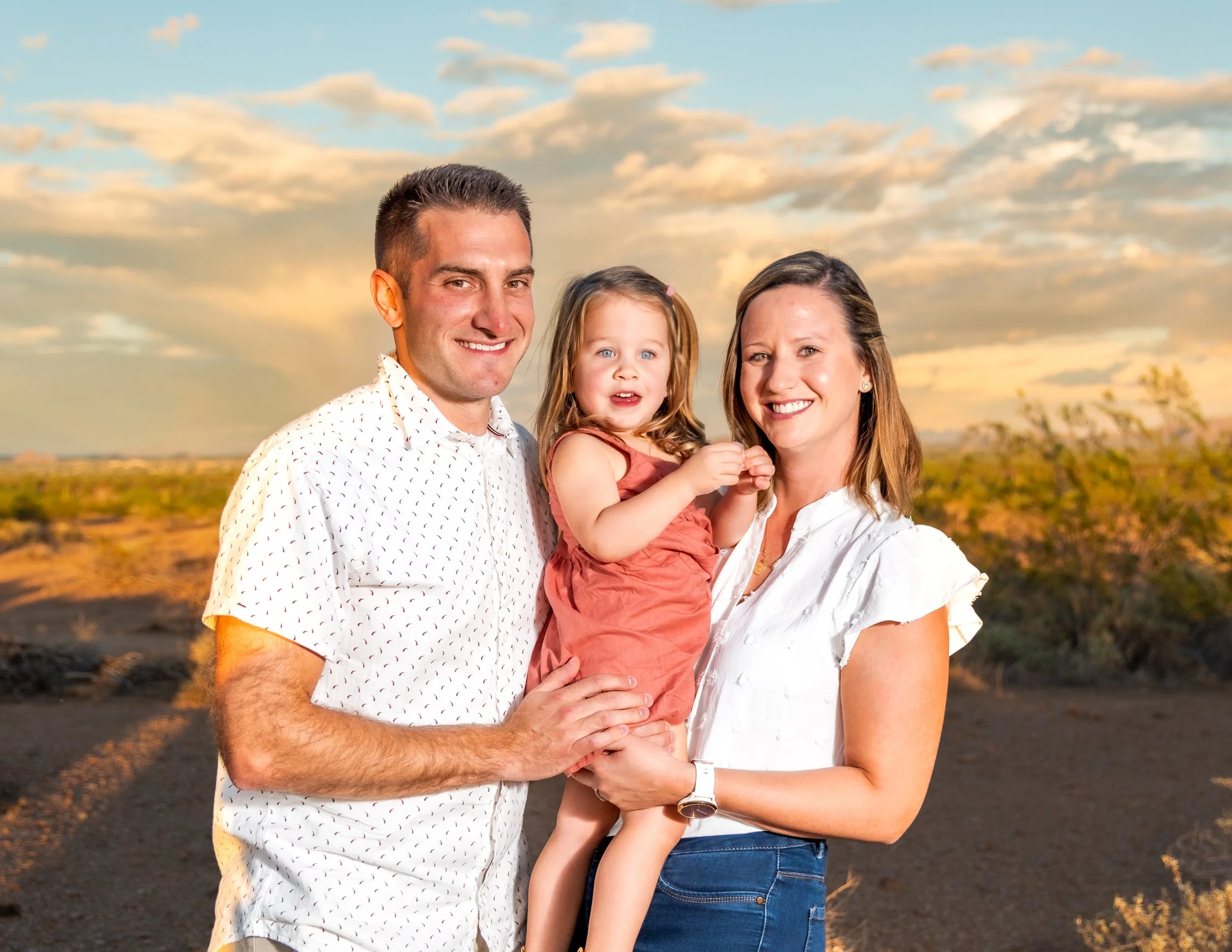 professional-family-photographer-portland-oregon-sunset-in-the-desert.jpg