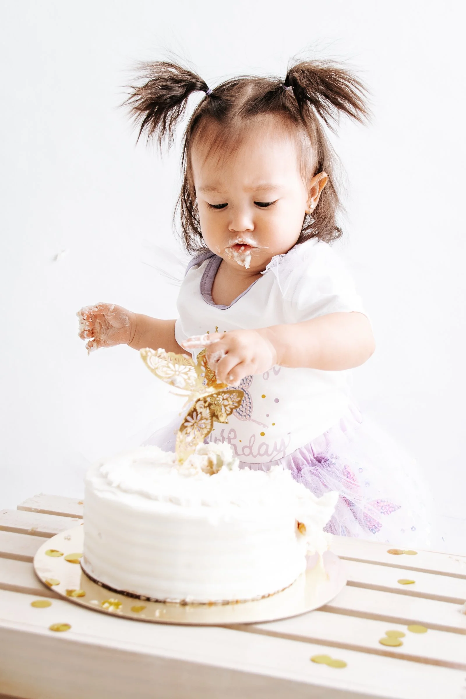 little girl smashing her cake