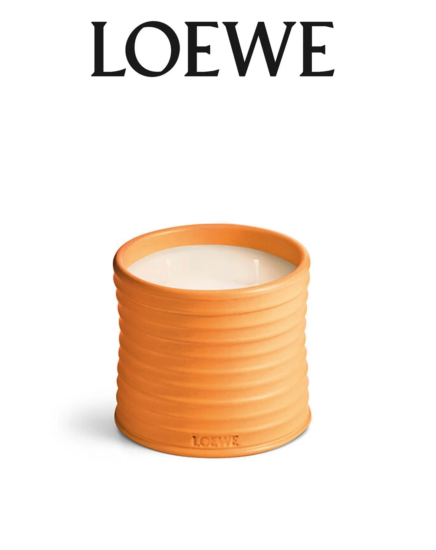 When the gift looks as good as it smells. 
Loewe&rsquo;s terracotta candle is the perfect fall luxury - thoughtful, timeless, and made to be displayed 🧡