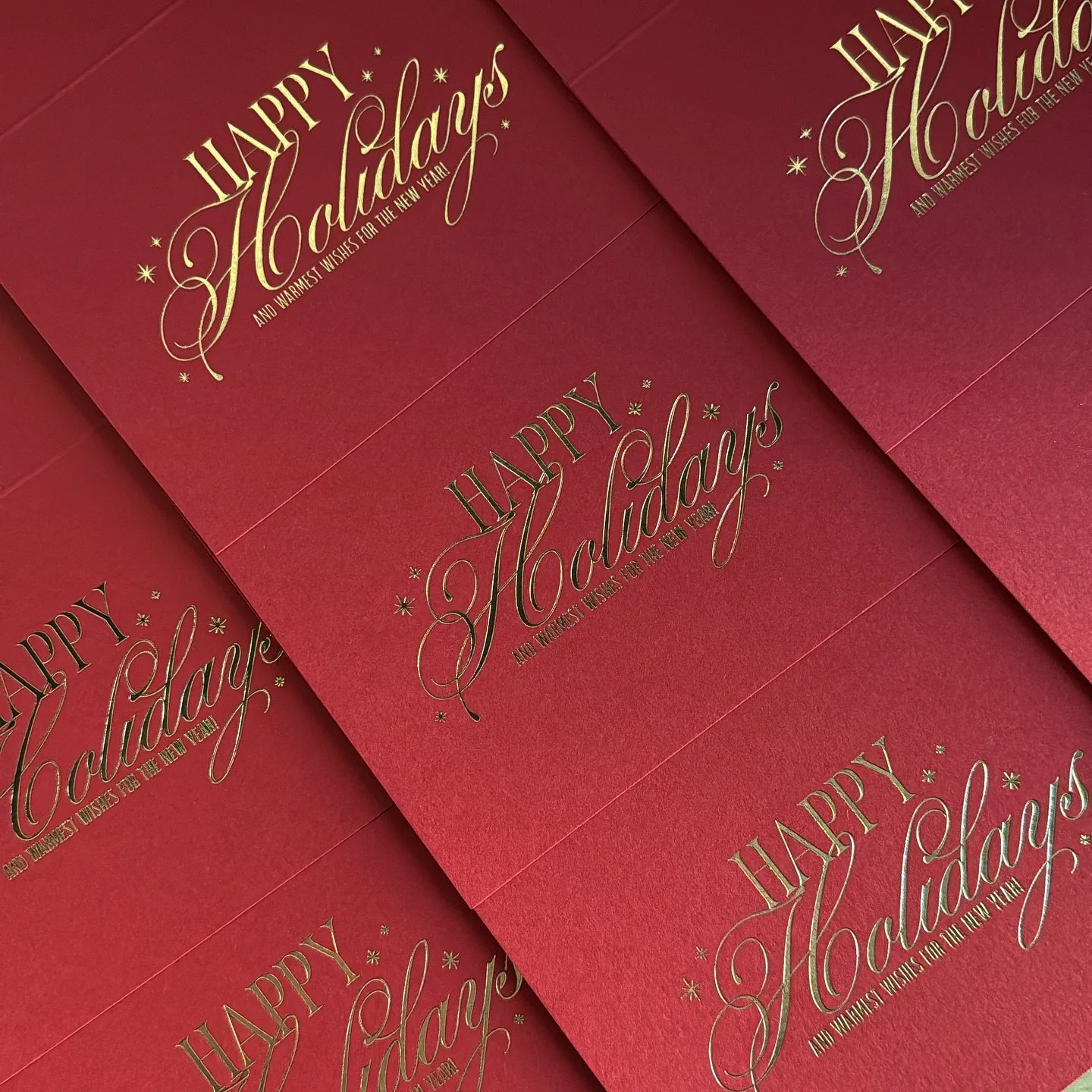 For the ones who still believe in a proper card.
You&rsquo;re among friends. 🤍

Holiday cards Available 12.15