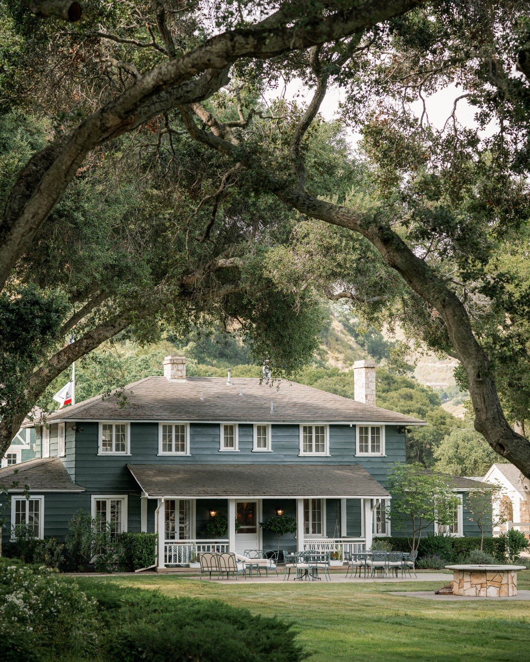 Welcome to our Paddock House at the Double H Ranch, where equestrian heritage meets modern-day comforts. Ideal for wedding parties or weekend guests, this chic, statement-worthy residence features four elegant suites named after legendary race horses
