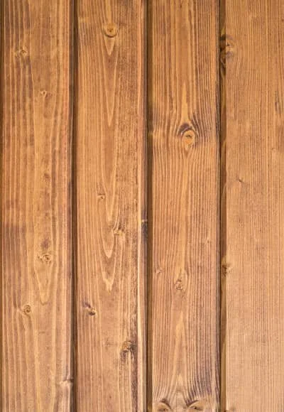 Wooden planks with vertical grain and knots