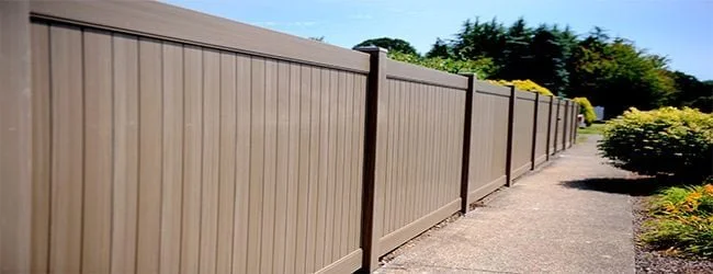 cerca pintada marrón
