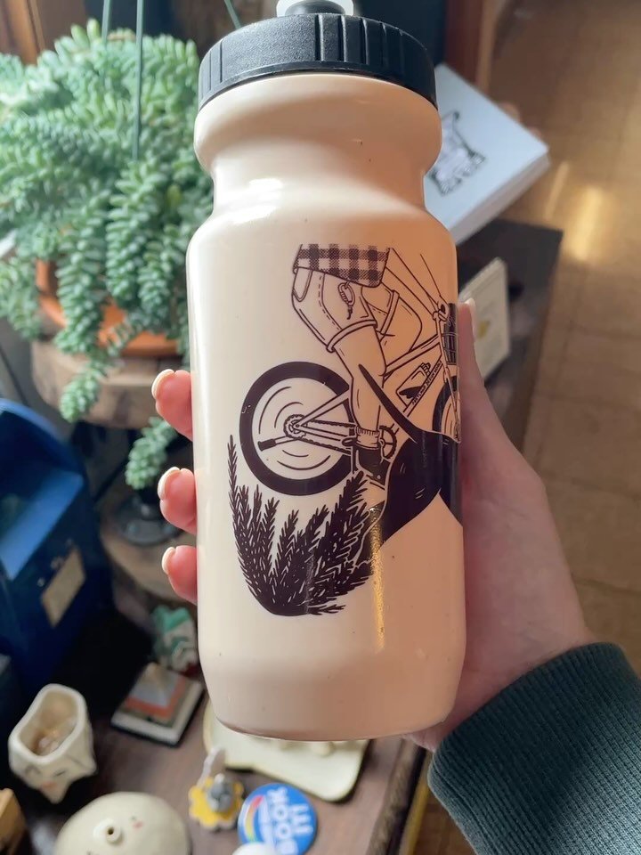 Had the absolute pleasure of collaborating with @ridepdw on these new water bottles! 🐶🚲🌿 dogs are the best, riding bikes is the best, and staying hydrated is &hellip; well, important hahah. Couple of variations of these cuties are now available at