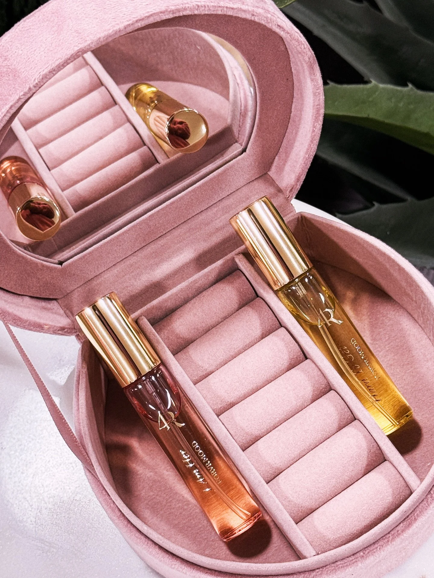 #advertising 
Shoutout to @forvrmood @sephora for sending over the Not Hard to Love Mini Travel Duo. As your favorite beauty girly on the go, fragrance is the one category I&rsquo;m always dropping the ball on. Now this set stays in my carry-on and i