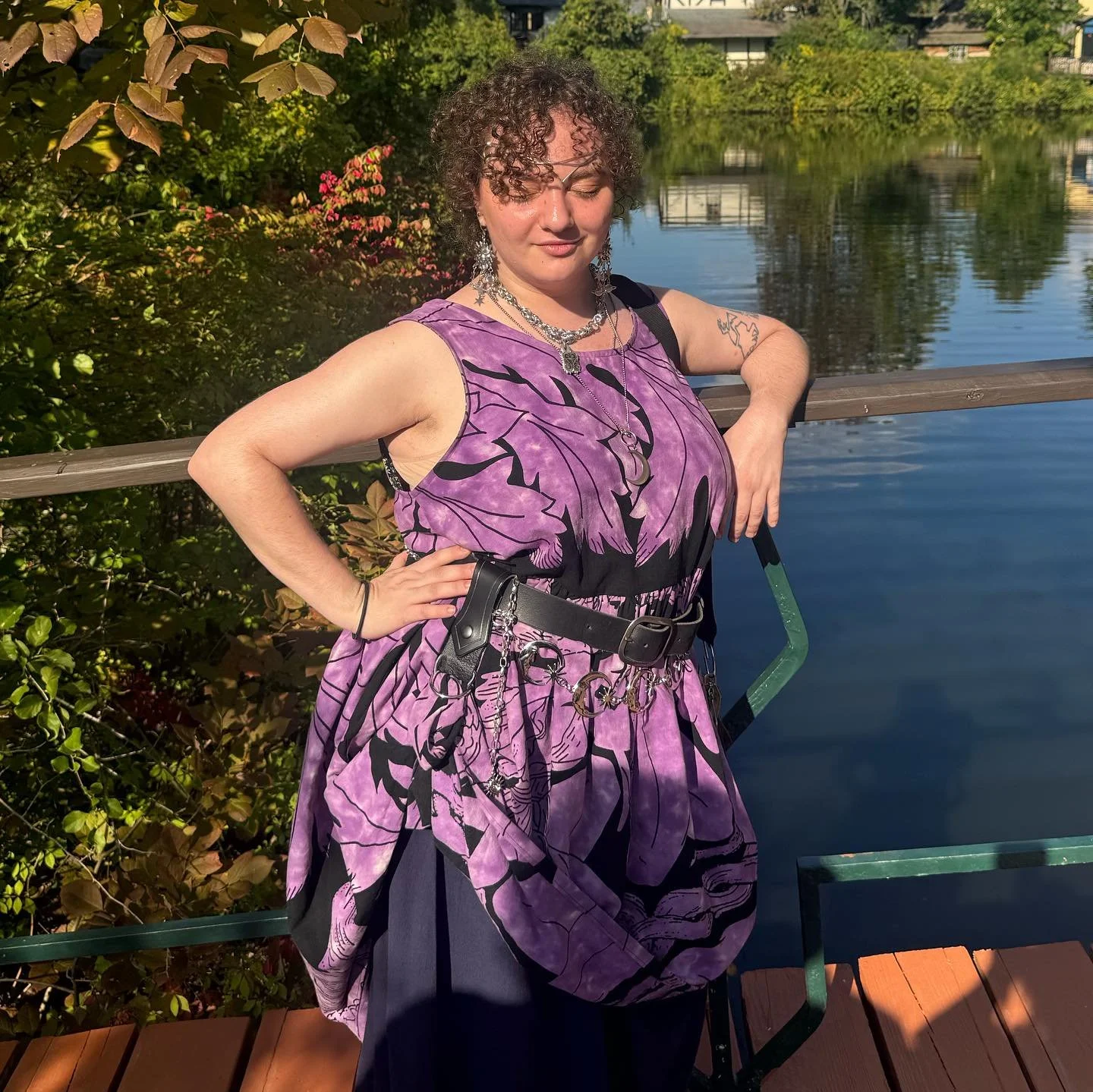 made a dress out of the &lsquo;white girl tapestry&rsquo; from my first apartment and wore it to the NY Renaissance Faire 🧚🏻👗✨⚔️
📸 @diy_haircut
