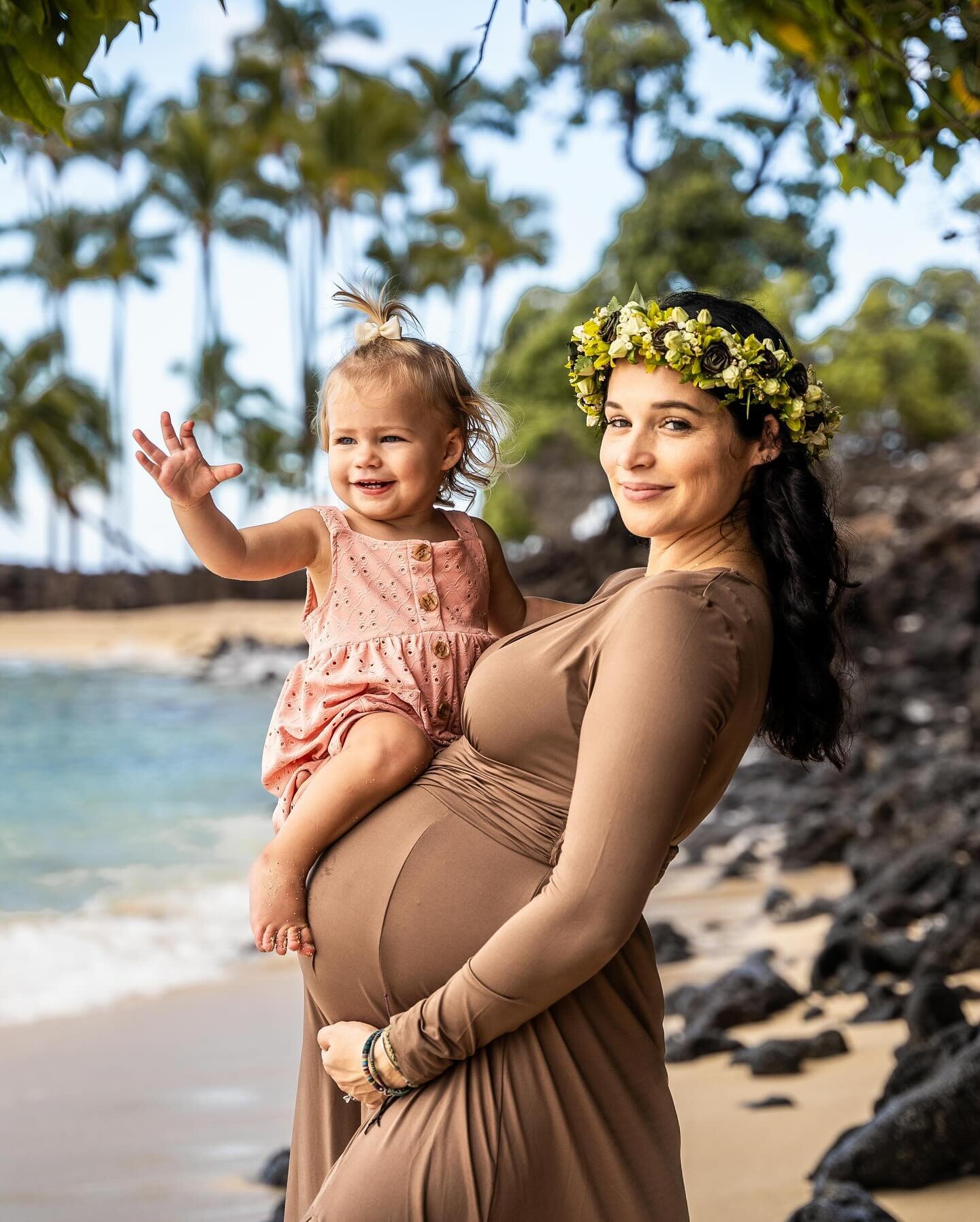 &ldquo;A daughter is just a little girl who grows up to be your best friend.&rdquo; 👧🏼🌺

📍 Big Island, Hawaii
📸 Camera: @Sony A7III 24-70mm f/2.8

#hawaiiphotographer #kailuakona #kailuakonaphotographer #bigislandhawaii #visithawaii #gohawaii #h