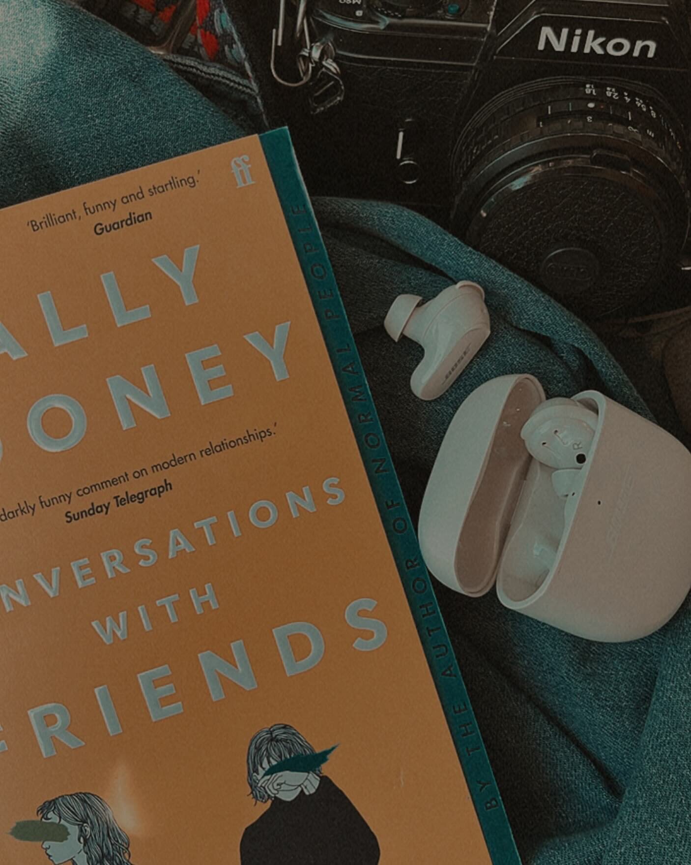 Just because I&rsquo;m in a reading slump and need suggestions on a good book. Send me the recommendations✨

#literaryjunkfood #sallyrooney #conversationswithfriends #booksbooksbooks