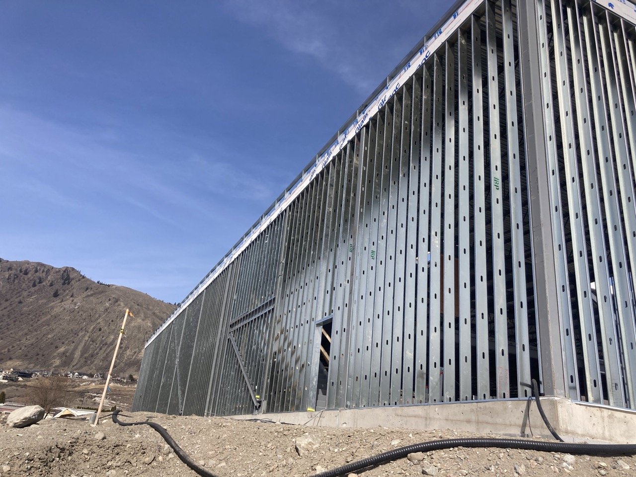 Sweláps Market exterior steel stud framing