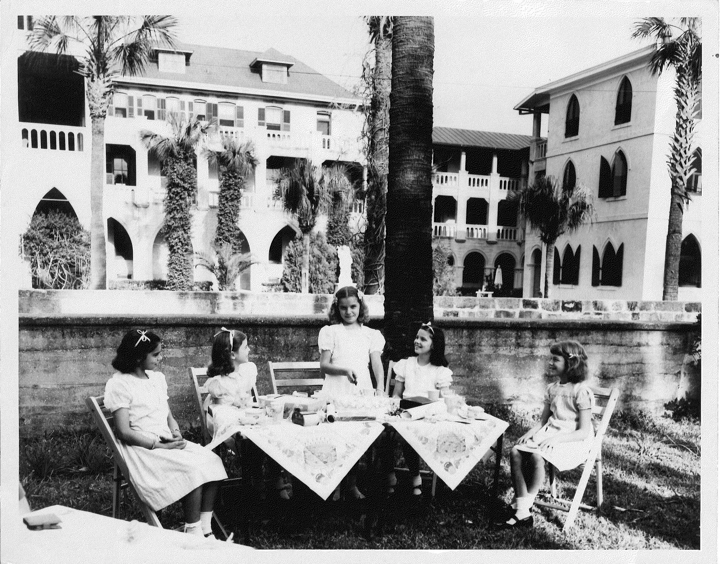 Villa+Flora+Garden+-+1950%27s (1).jpg