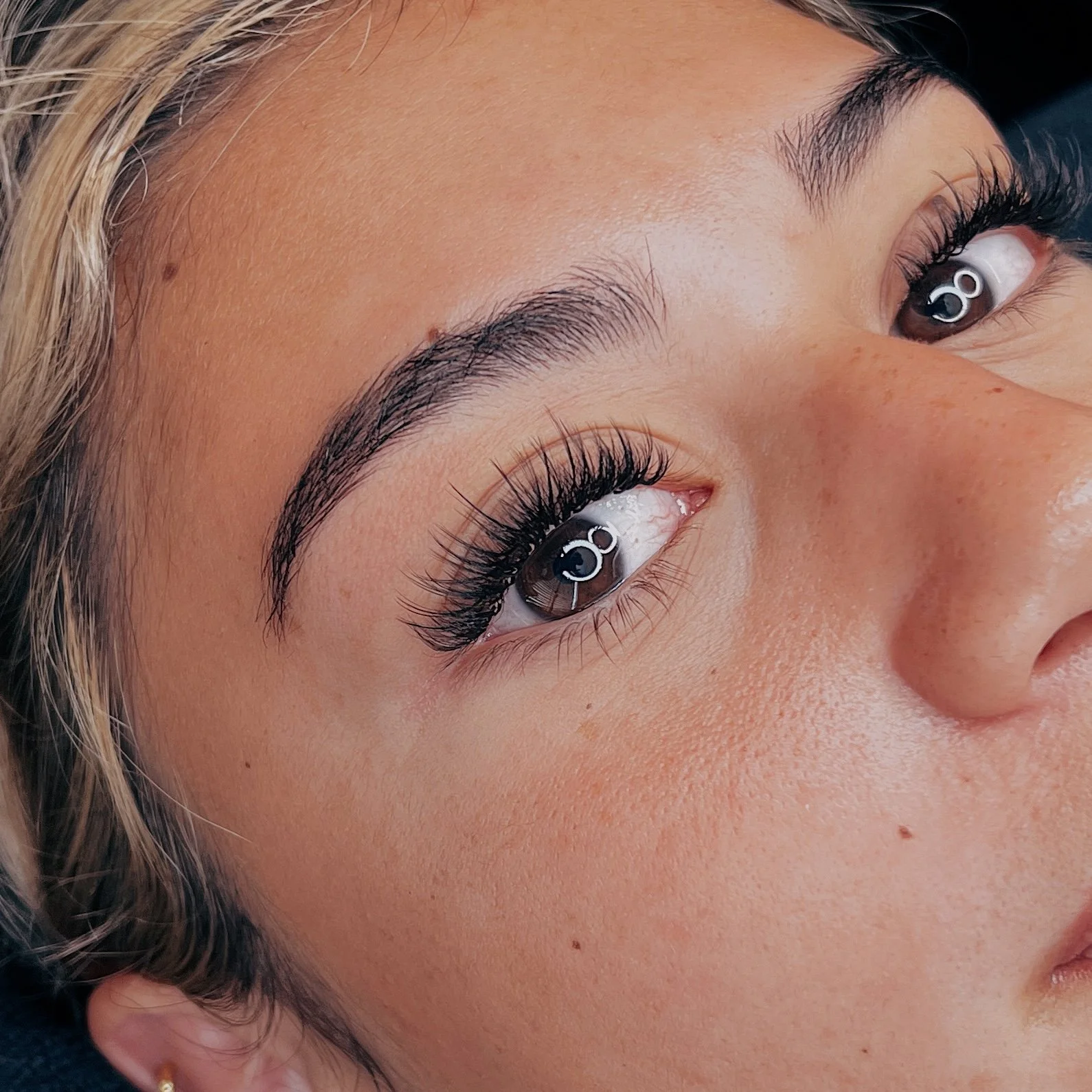 Hybrid Eyelash Extensions