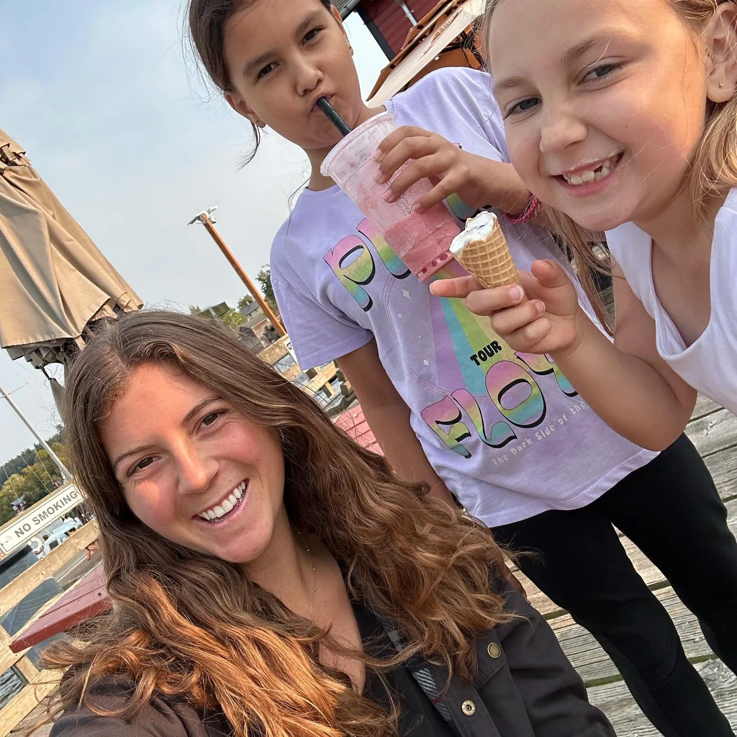 One of the biggest gifts of living in a home on wheels is the ability to prioritize visiting family and friends. Instead of years passing between visits, I intentionally weave family and friends into my travels year round 💛

On the road, I get to wa