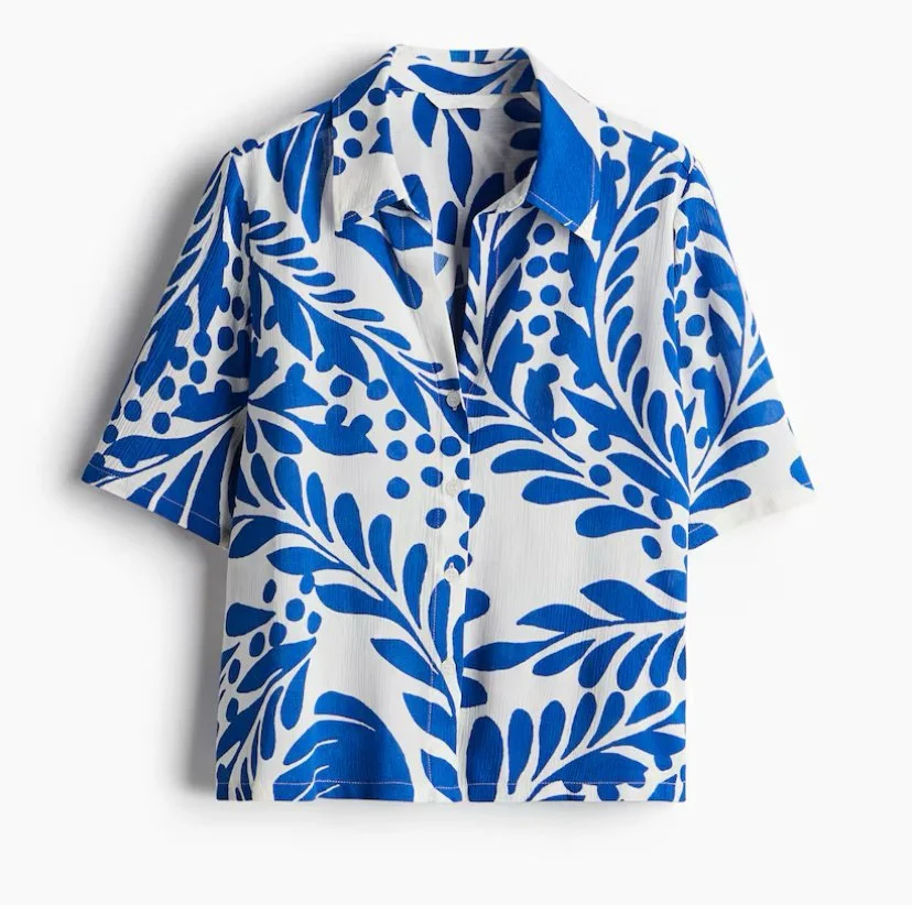 Camisa de viscosa arrugada blanco y azul estampado de hojas H&M