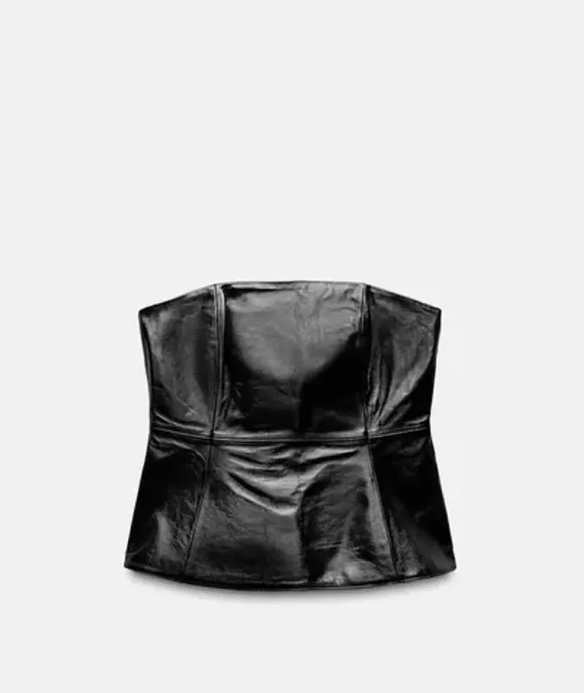 Top strapless de vinil negro ZARA