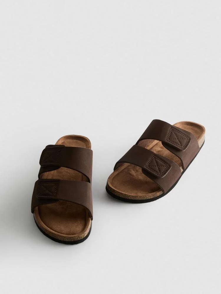 Sandalias prácticas con correa ajustable y suela gruesa marrón PRIMARK