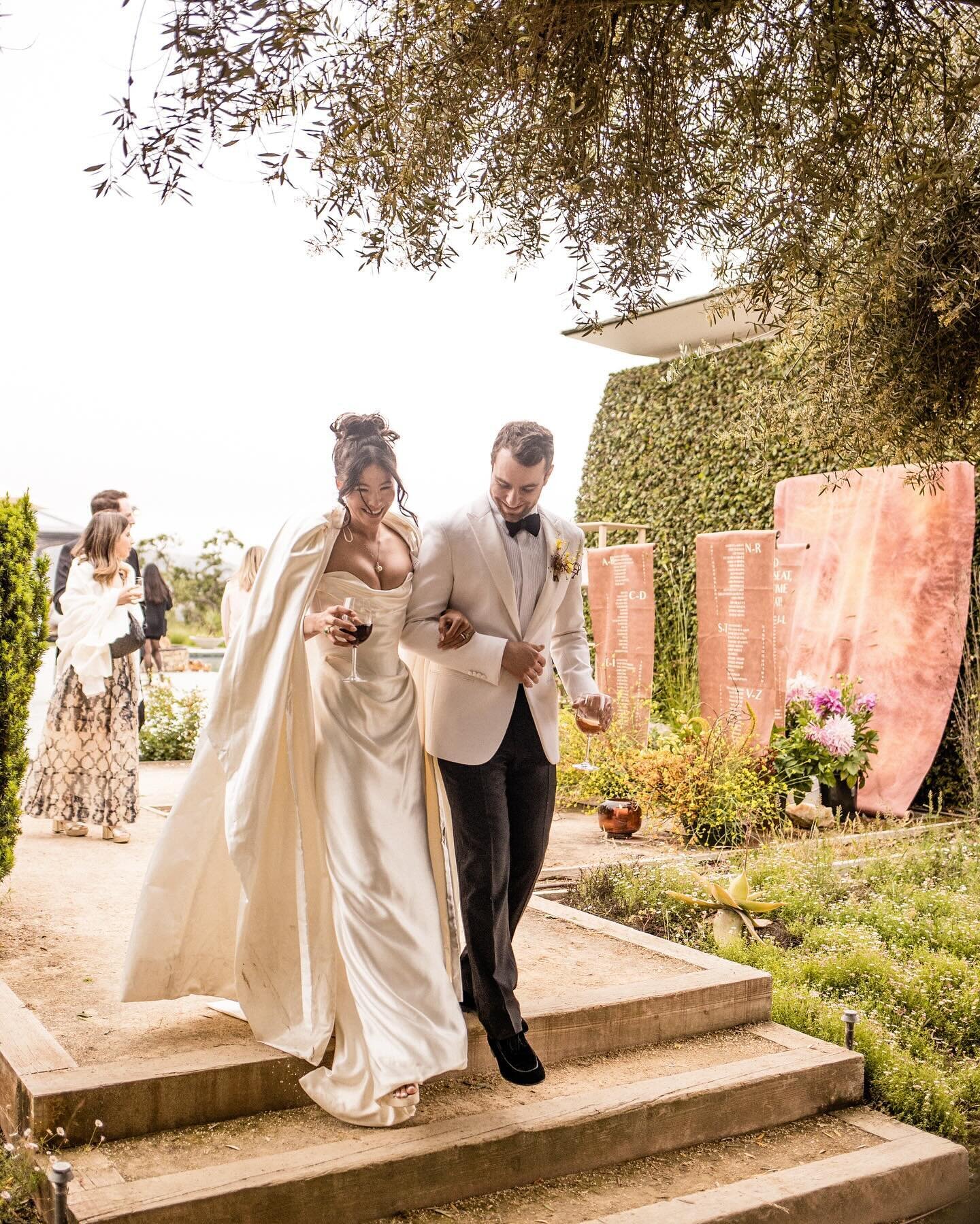 Sharing another beautiful wedding from last season, on the day of love 💌 happy Valentine&rsquo;s Day!

Planning &amp; Design: @onthebridesside
Photography: @mikelarson
Floral Design: @nicolechapmandesign
Catering: @fieldtotableevents
Tent &amp; Rent