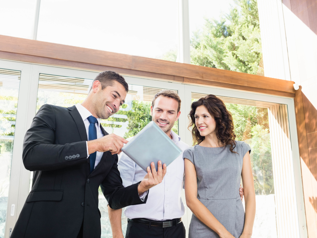 The Pros and Cons of Using a Buyers Agent