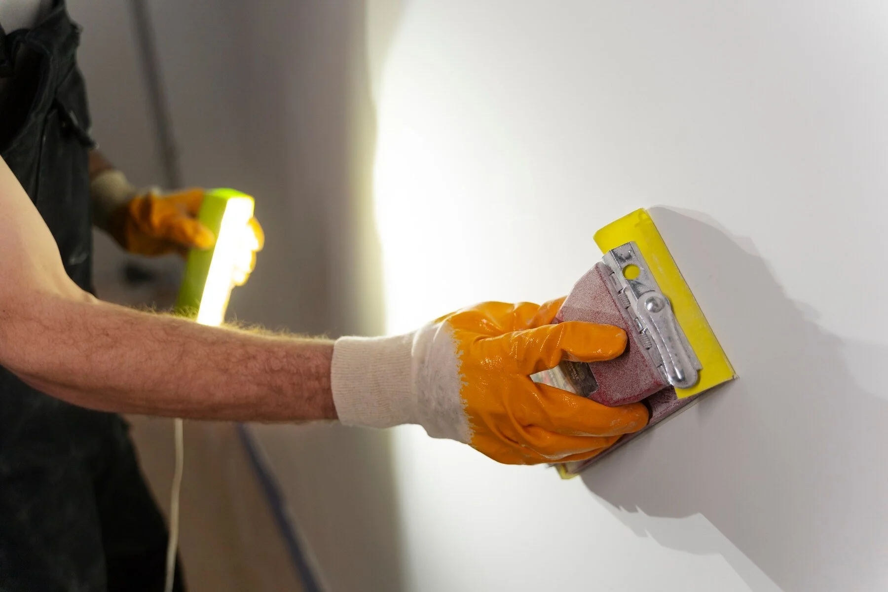 construction-worker-wearing-protection-gloves_23-2149328089.jpg