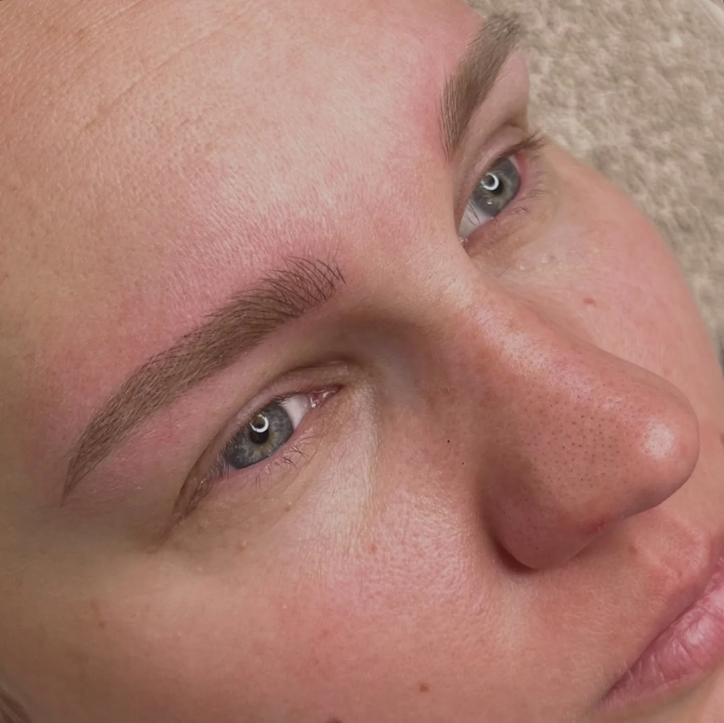 Kenelle kulmien pigmentointi sopii? 🤍

 &bull; Jos haluat helpotusta meikkirutineihin, enemm&auml;n aikaa arkeen ja nopeuttaa sun aamuja!

&bull; Kamppailet ep&auml;symmetrian tai kulmien muodon kanssa.

&bull; Jos omat kulmat puuttuu kokonaan tai o